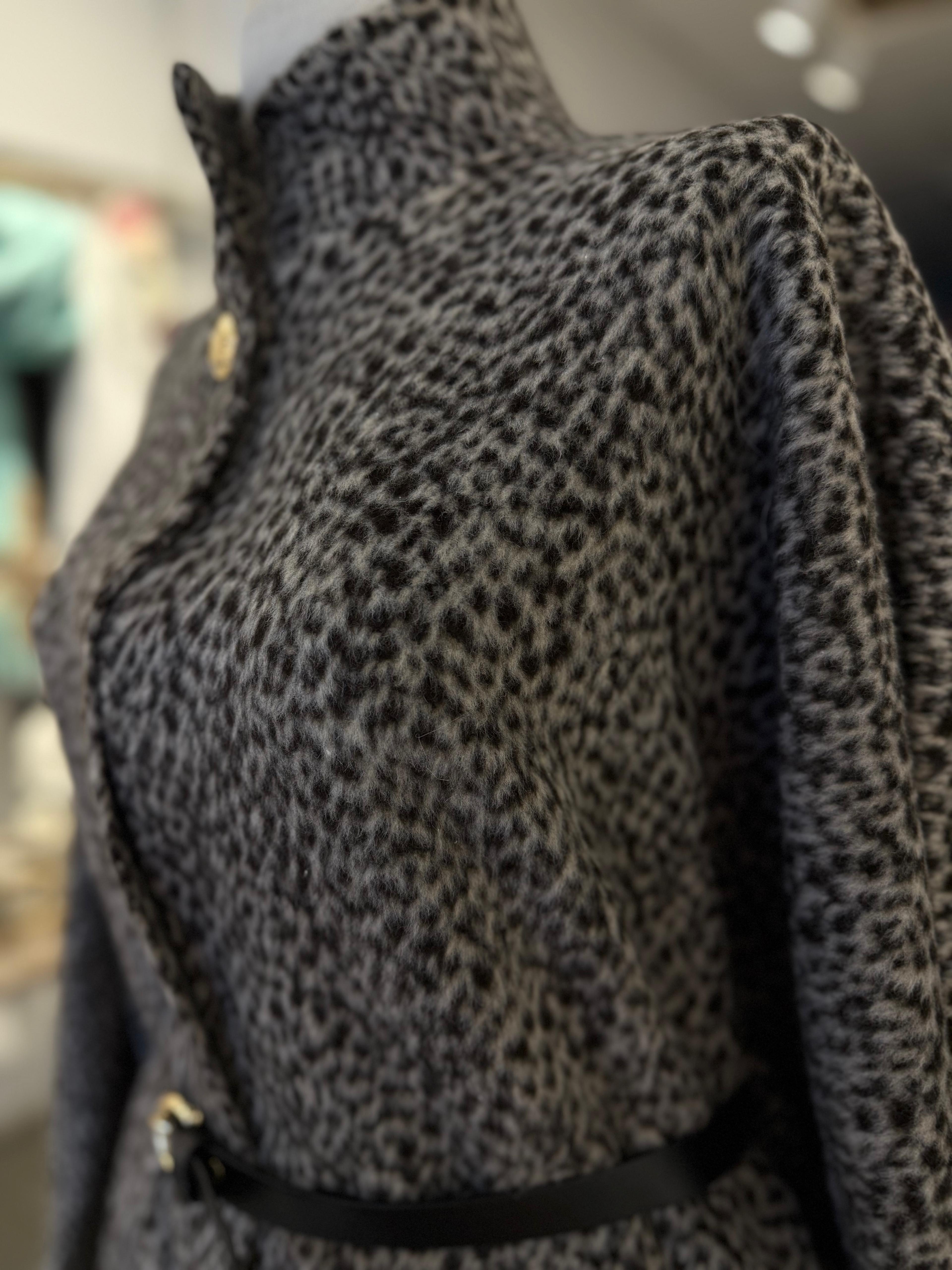 Siyah Desenli Pelerin