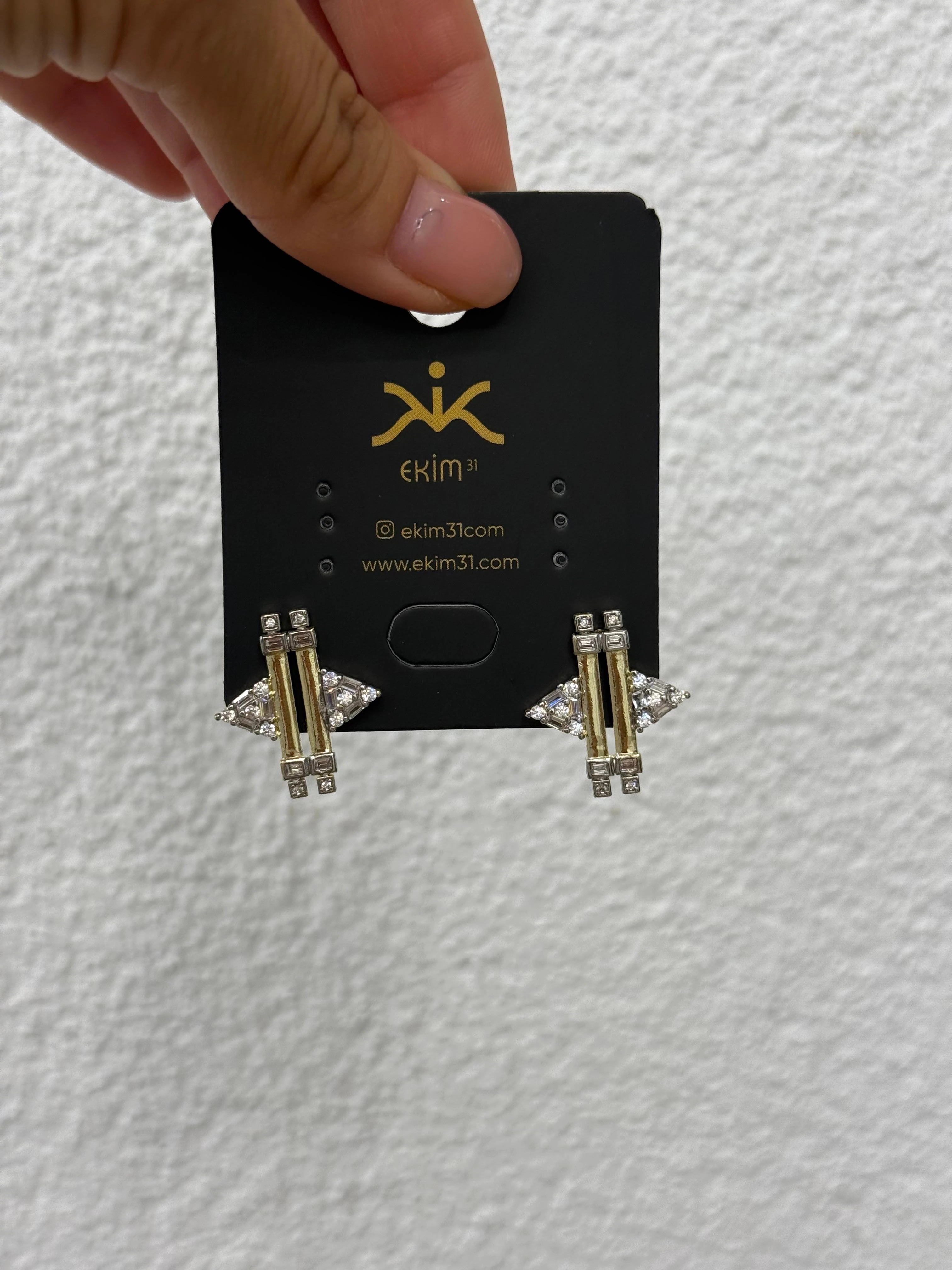 Gold Üçgen Figür Detaylı Küpe