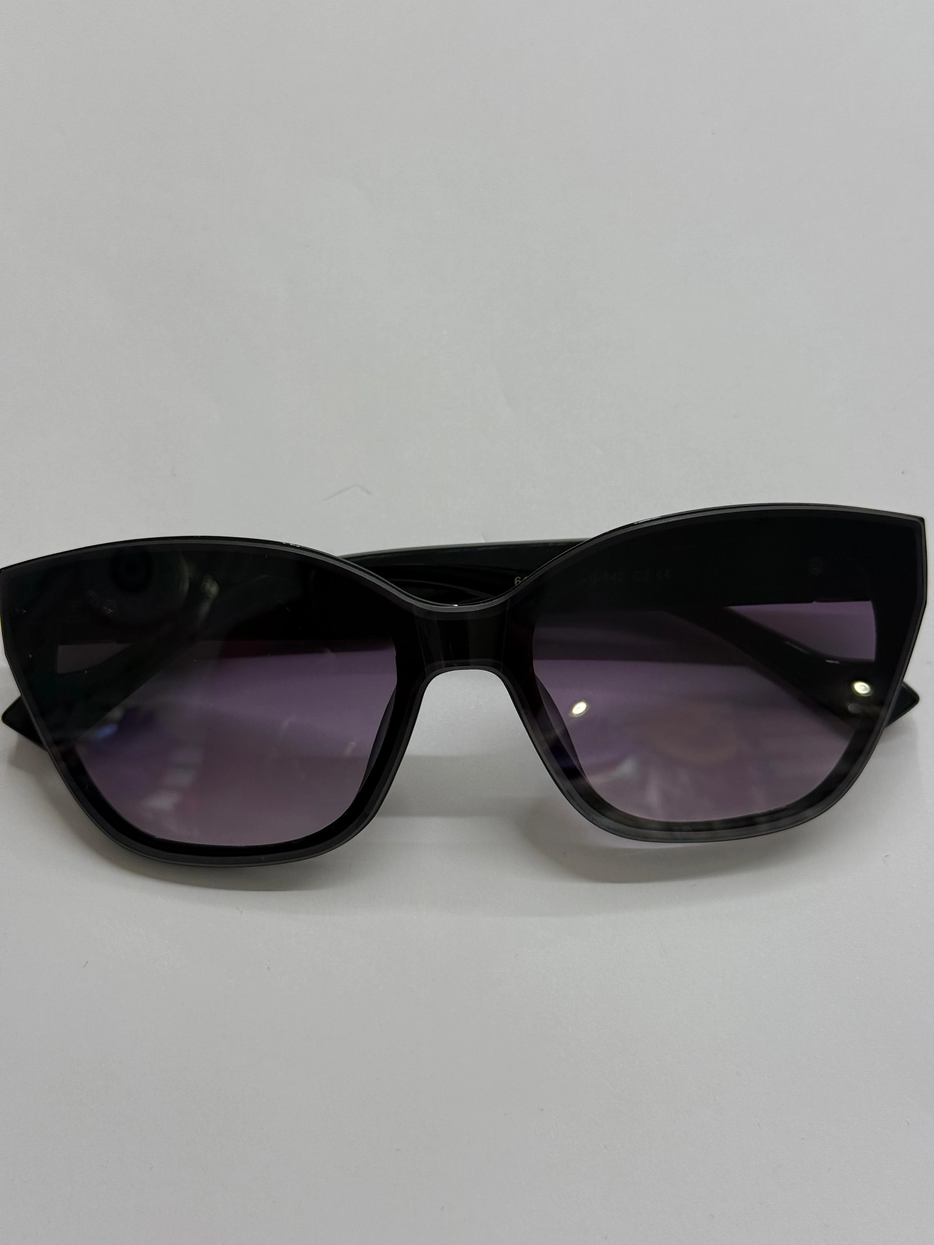 Siyah Çerçeveli Gözlük