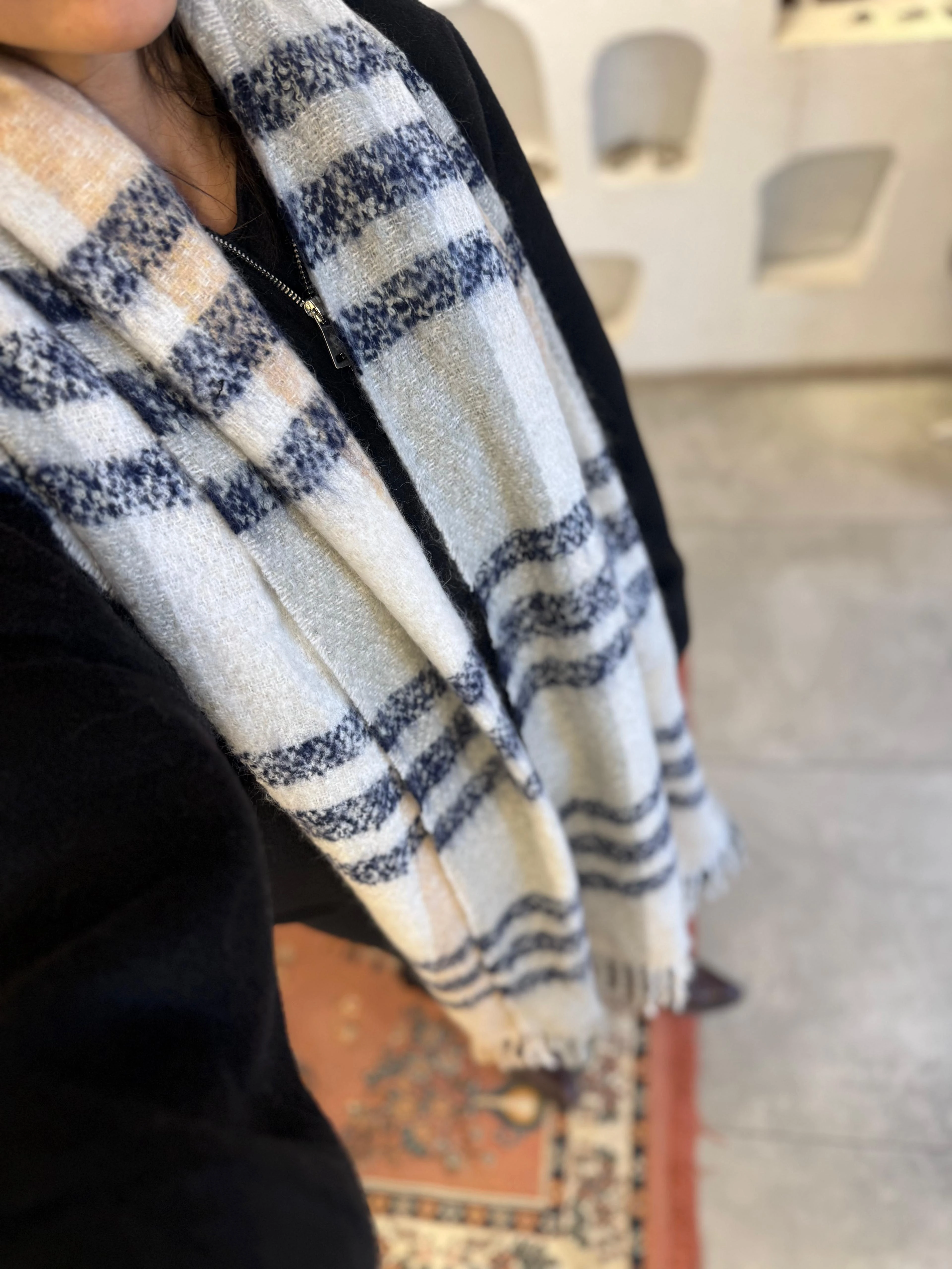 Siyah Çizgili Kalın Atkı