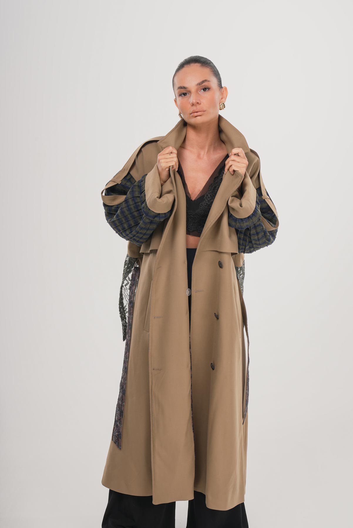 Doğanın Zarafeti | Kumaş Detaylı Camel Trenç