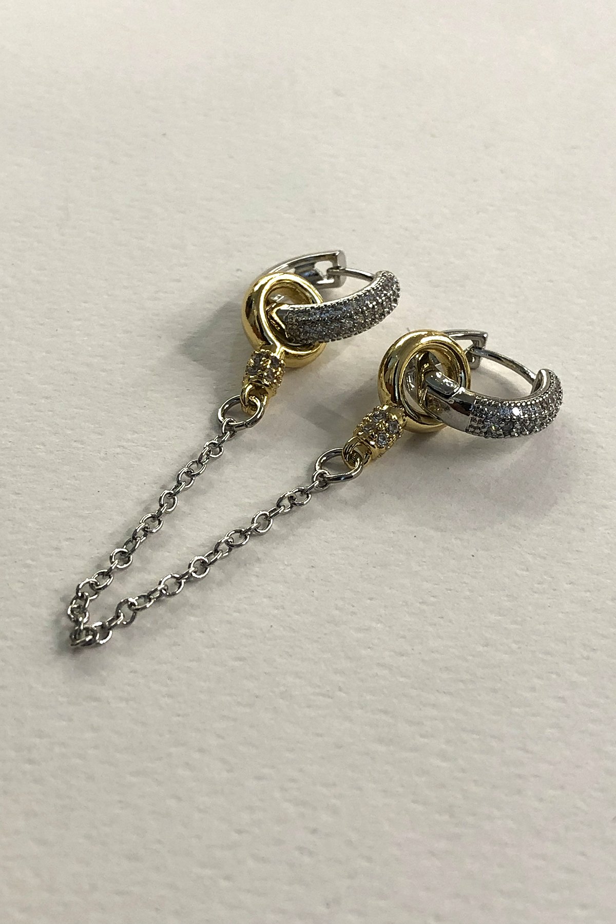 Taşlı Zincir Detaylı Silver Küpe