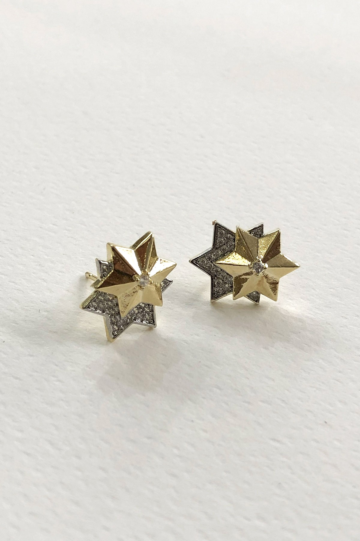 Yıldız Model Taşlı Gold Detaylı Küpe