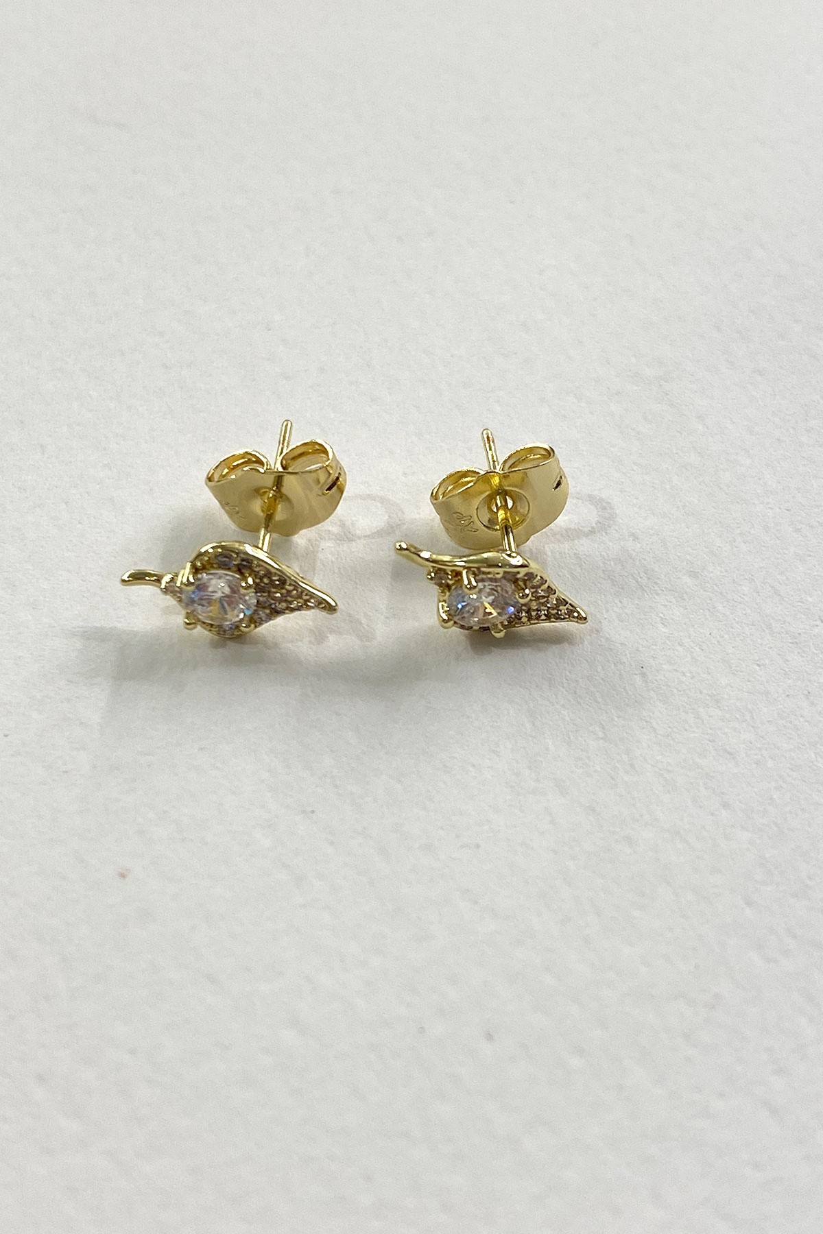 Minimal Yaprak Model Zirkon Taş Detay Gold Küpe