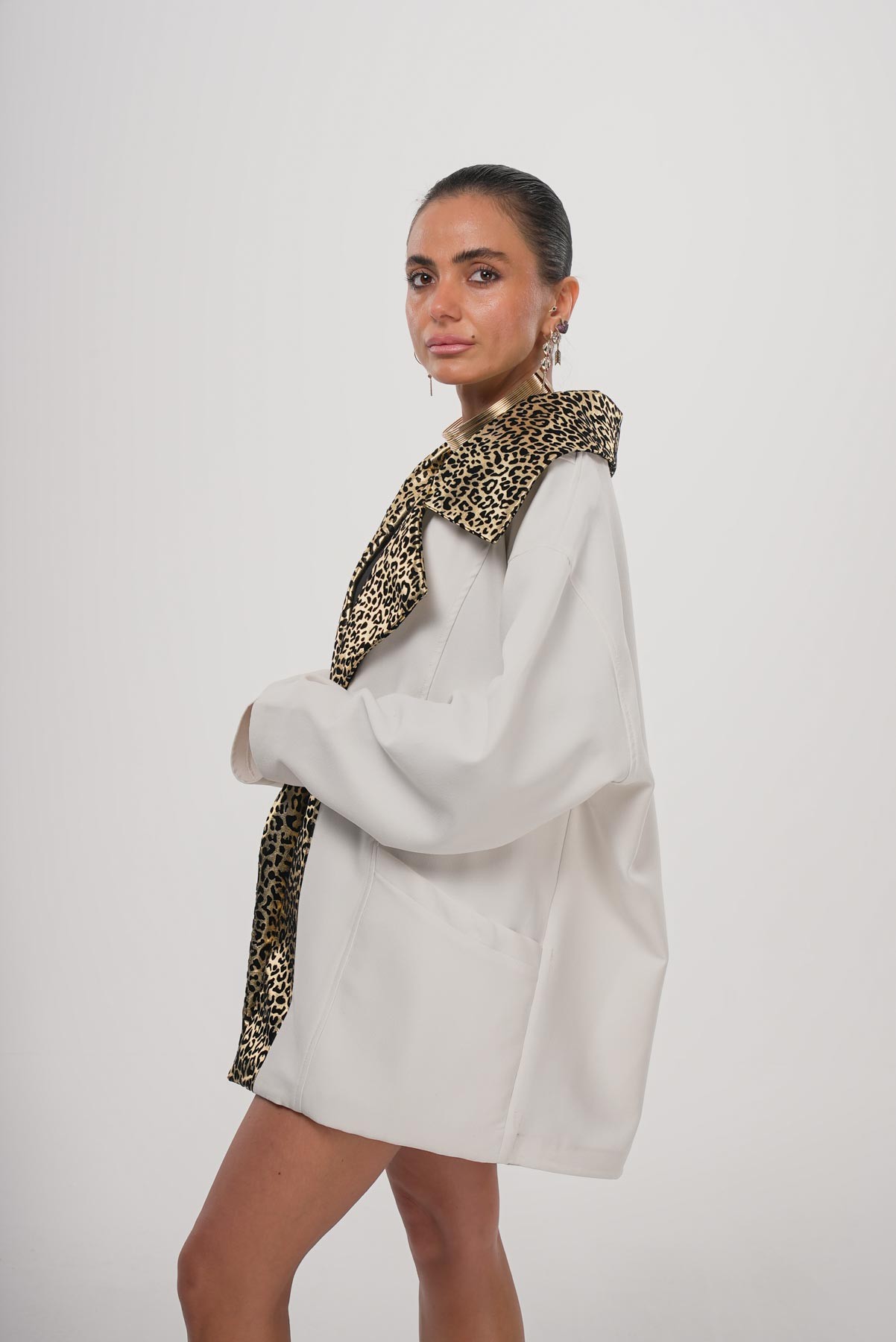 Cesur Zarafet | Leopar Detaylı Ekru Ceket