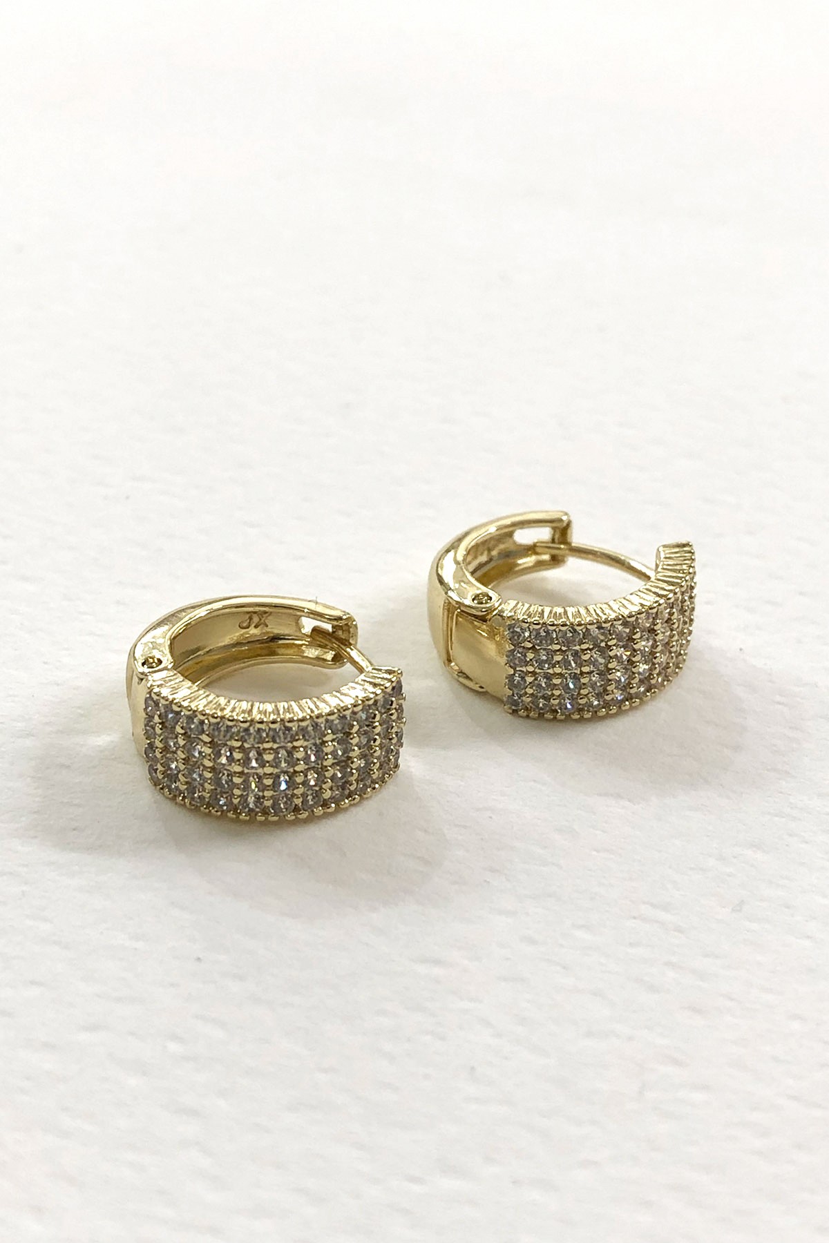 Zirkon Taşlı Gold Detaylı Minimal Küpe