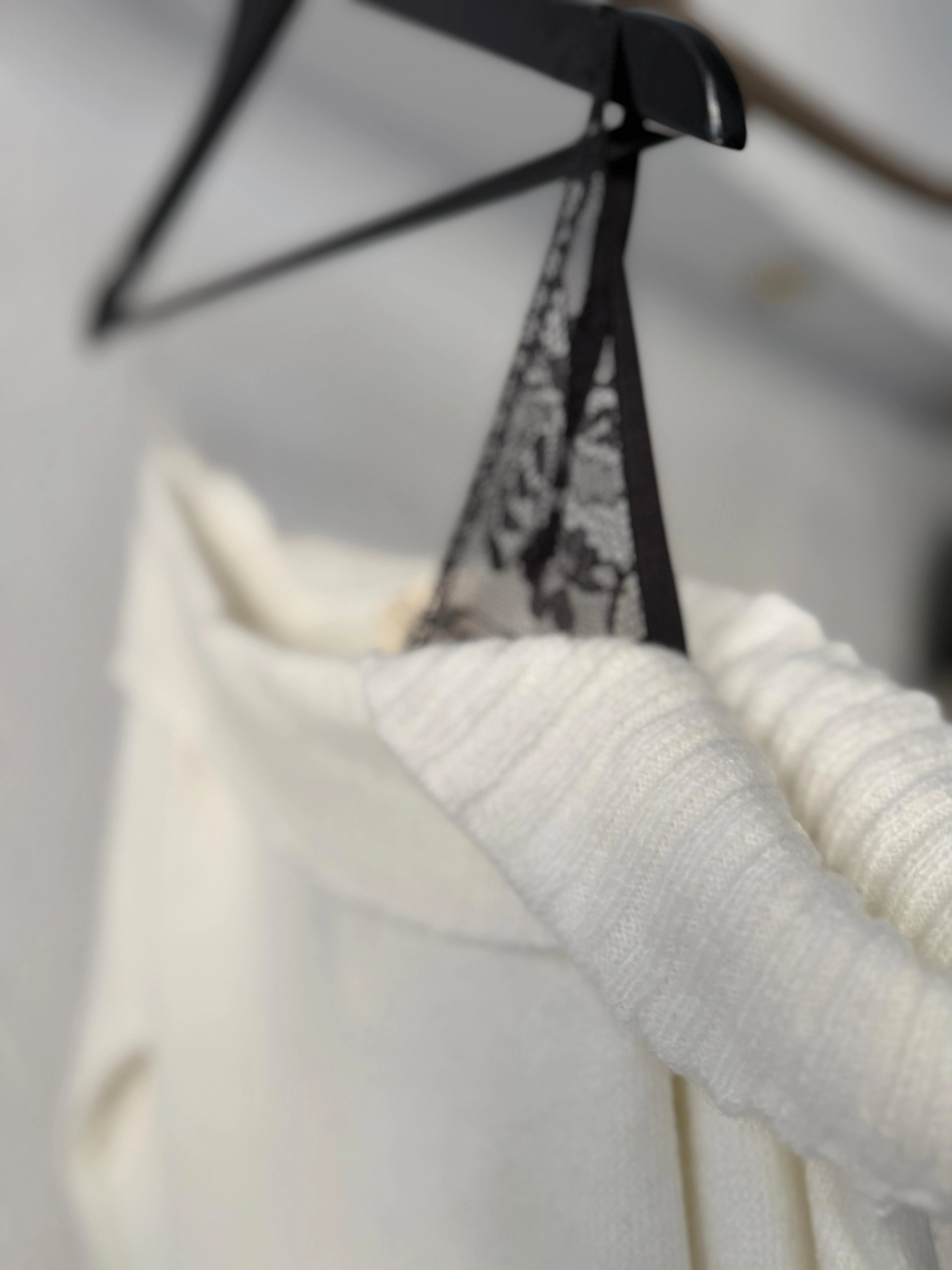 Dantel Askılı Ekru Kazak 