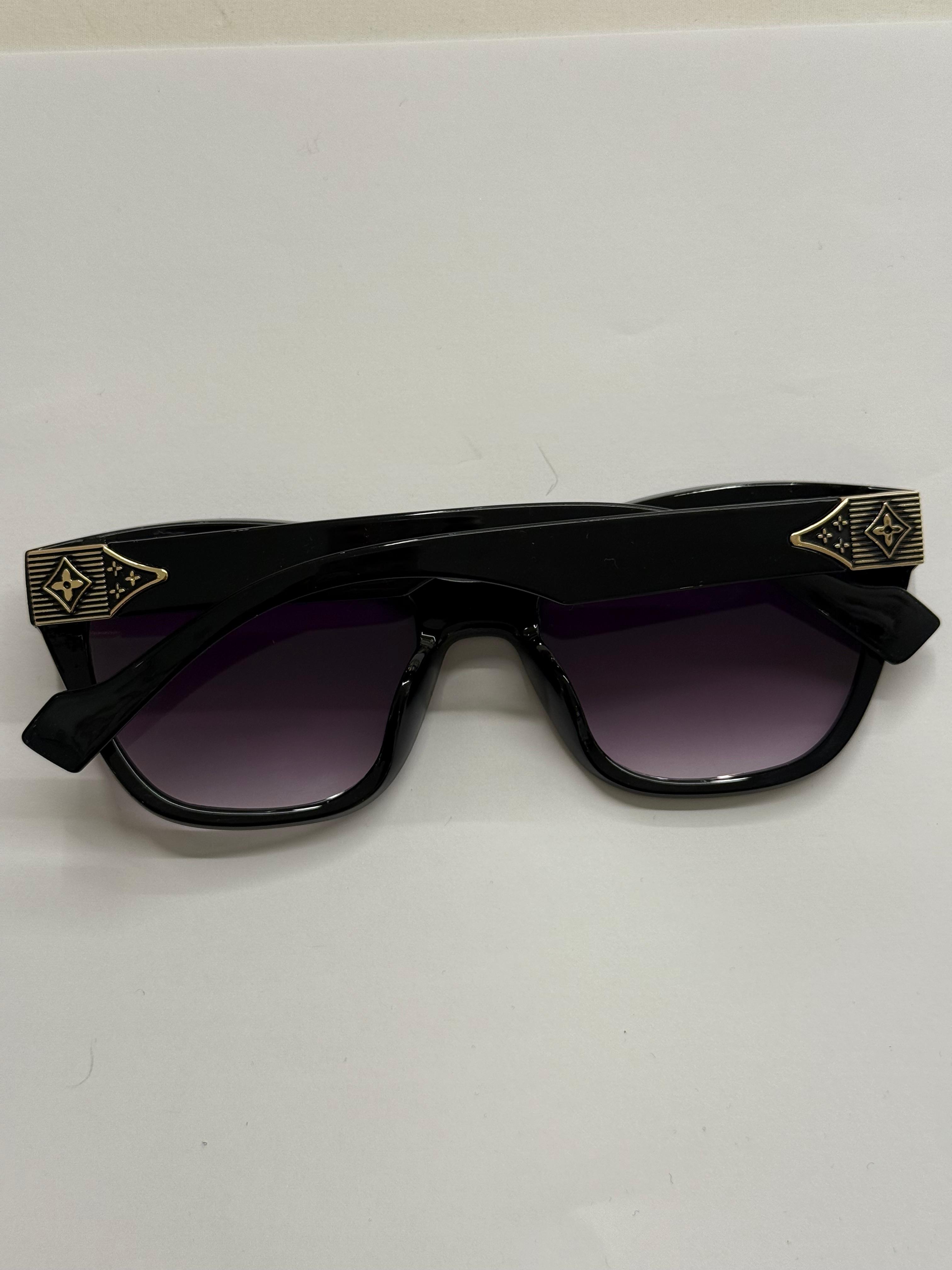 Siyah Çerçeveli Gözlük