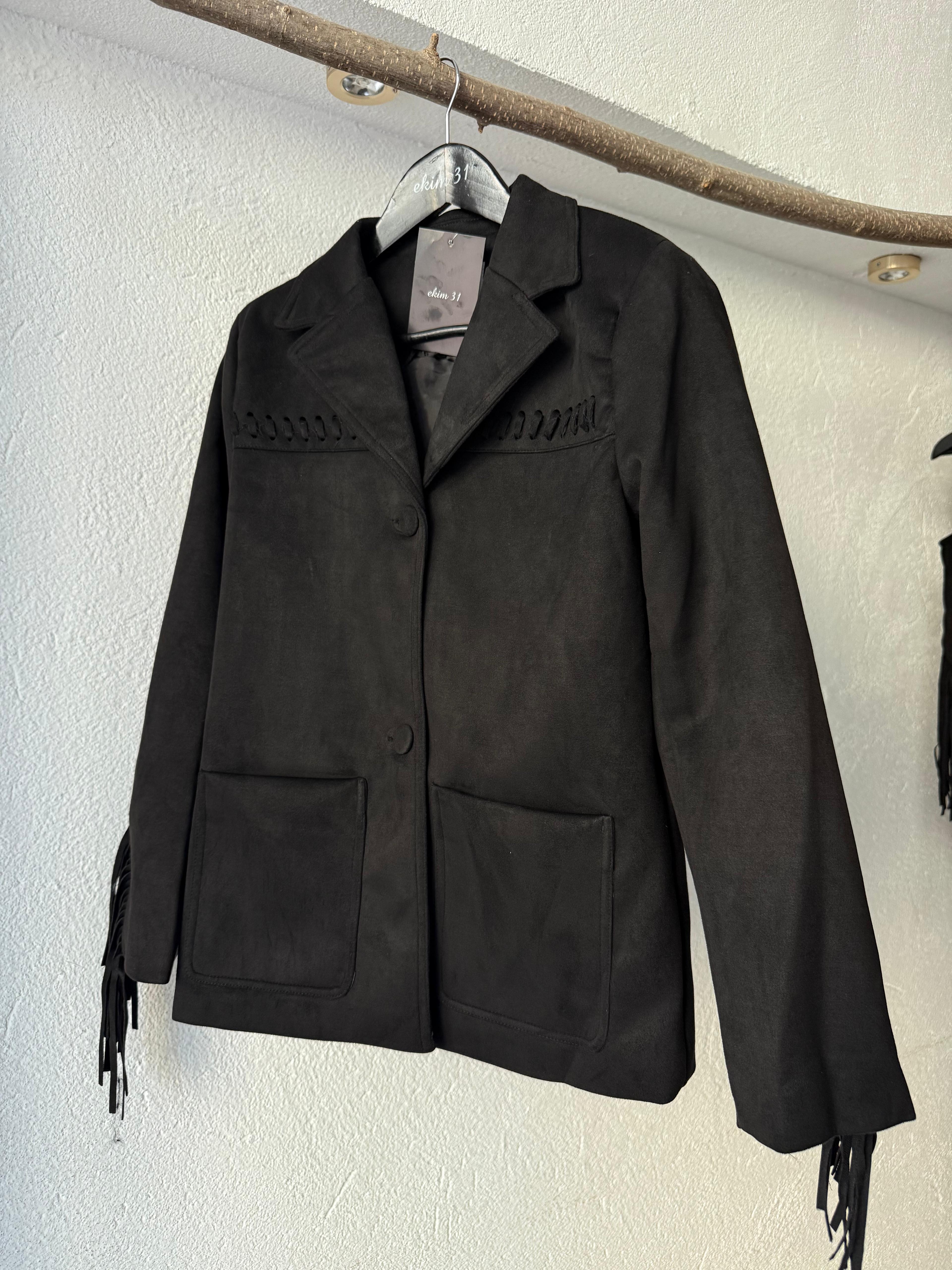 Siyah Püsküllü Ceket