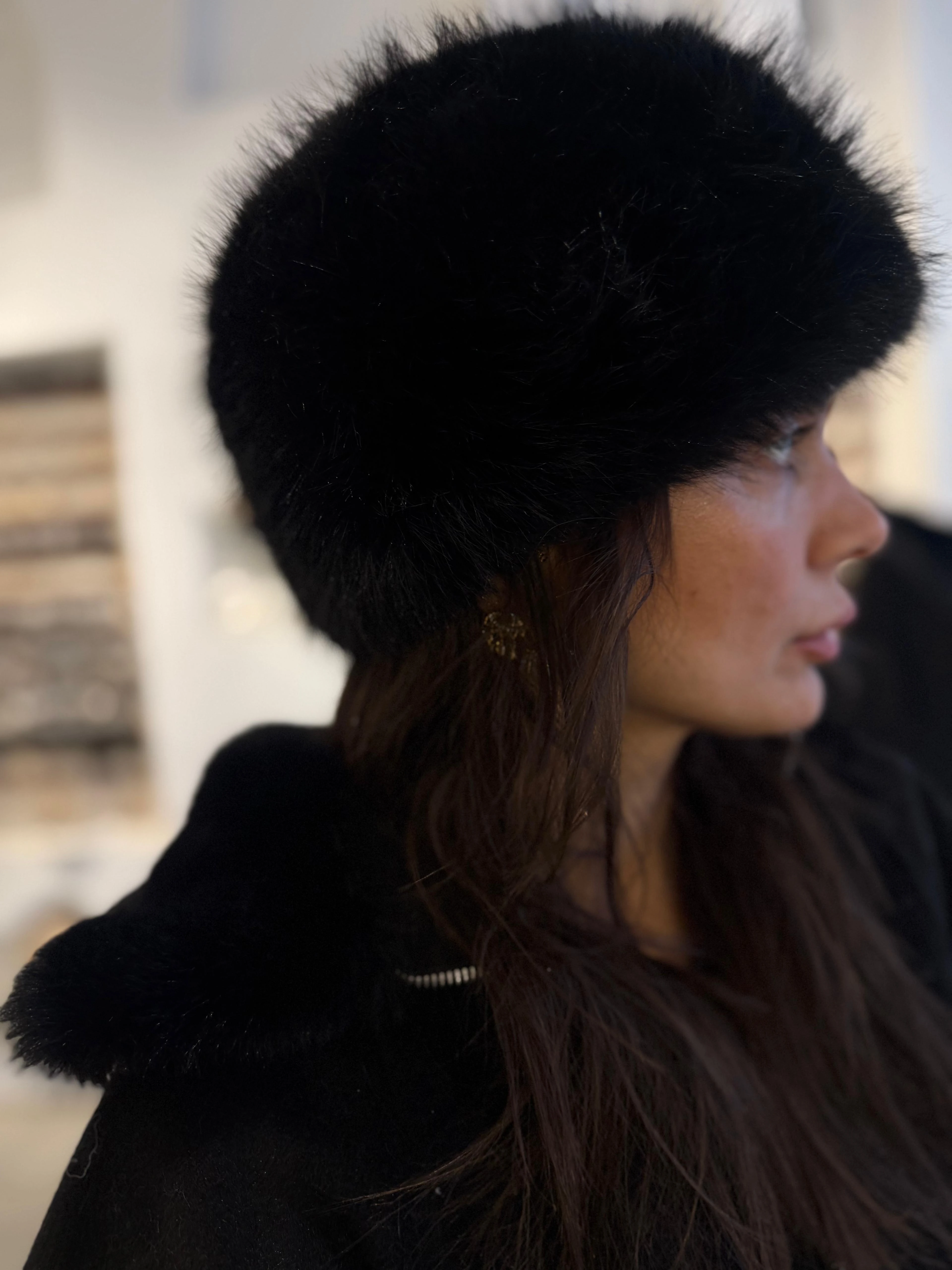 Siyah Tüylü Şapka