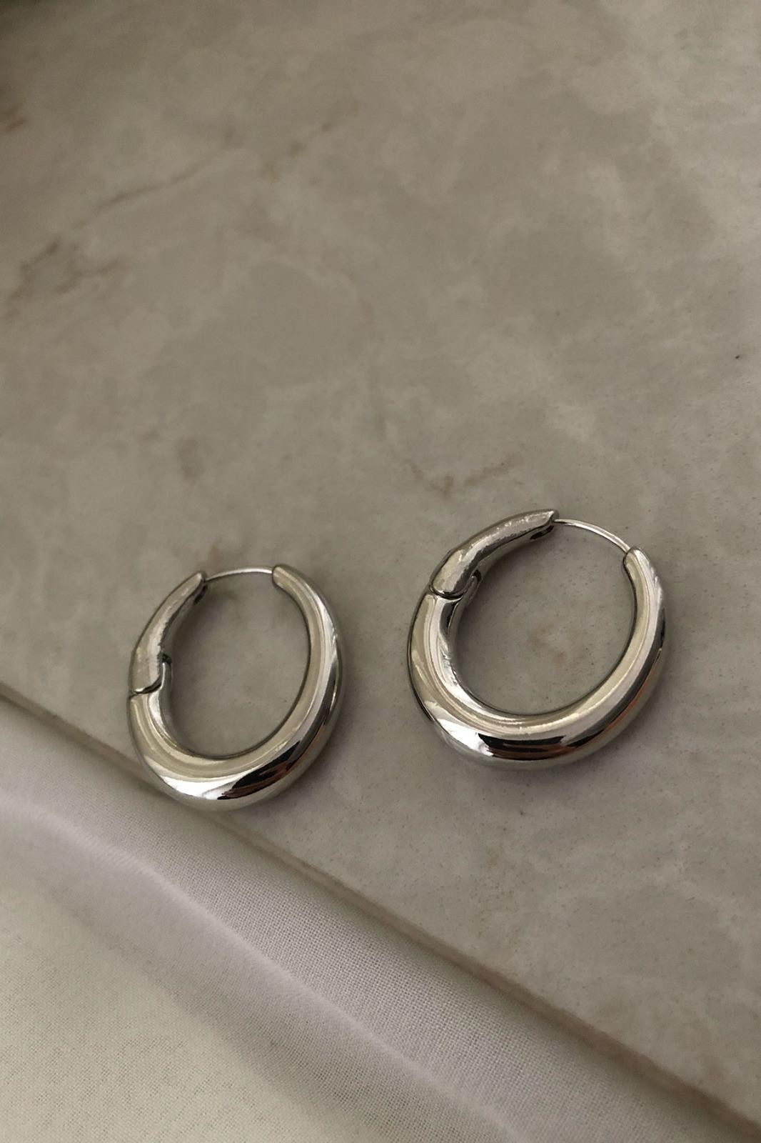 Oval Model Gümüş Küpe