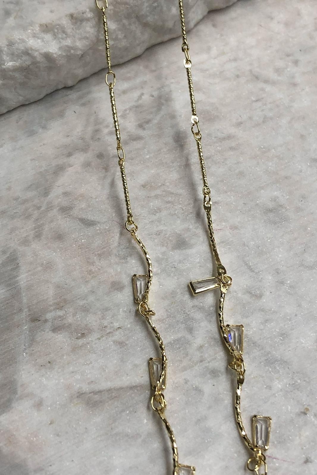 Uzun Model Sallantılı Kare Zirkon Taş Detay Kaplama Gold Kolye