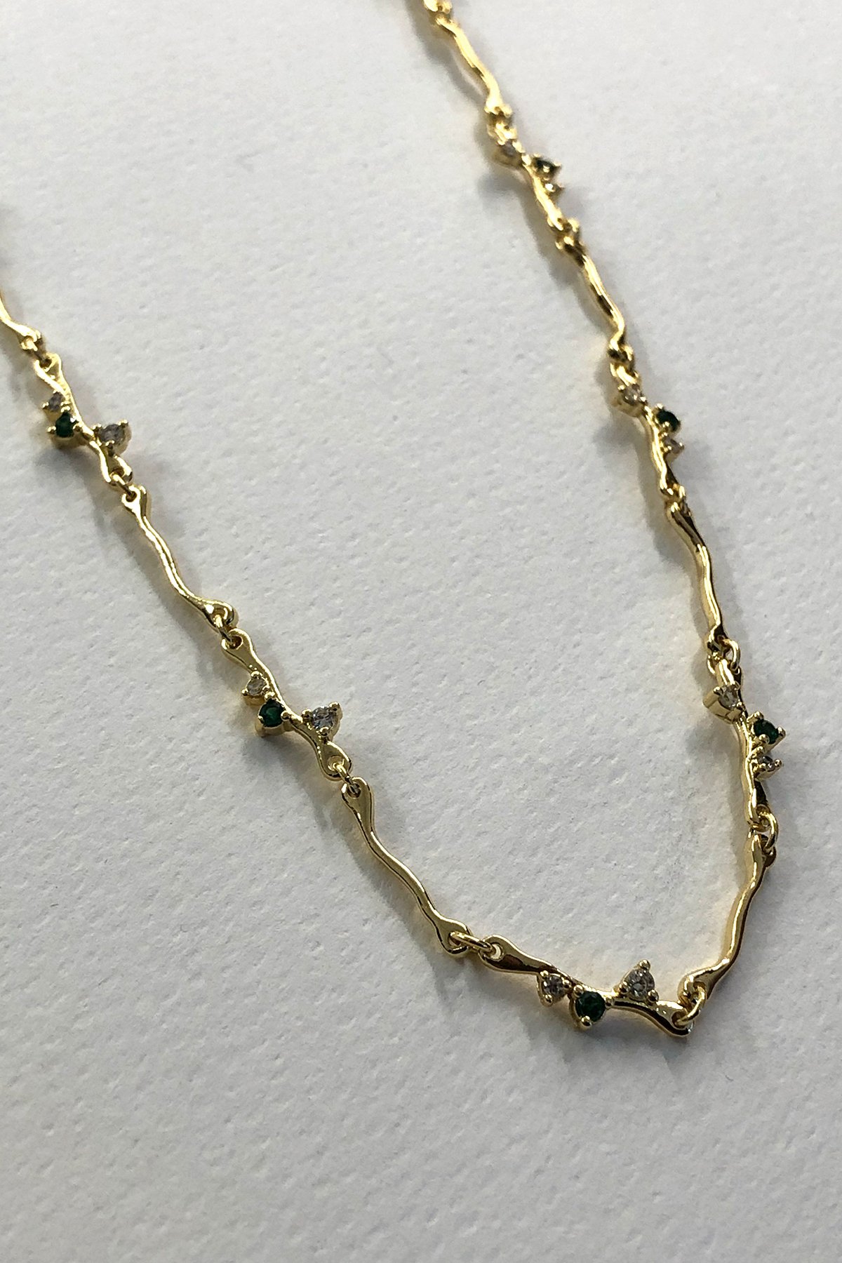 Minimal Yeşil Taşlı Gold Detaylı Xp Kaplama Kolye