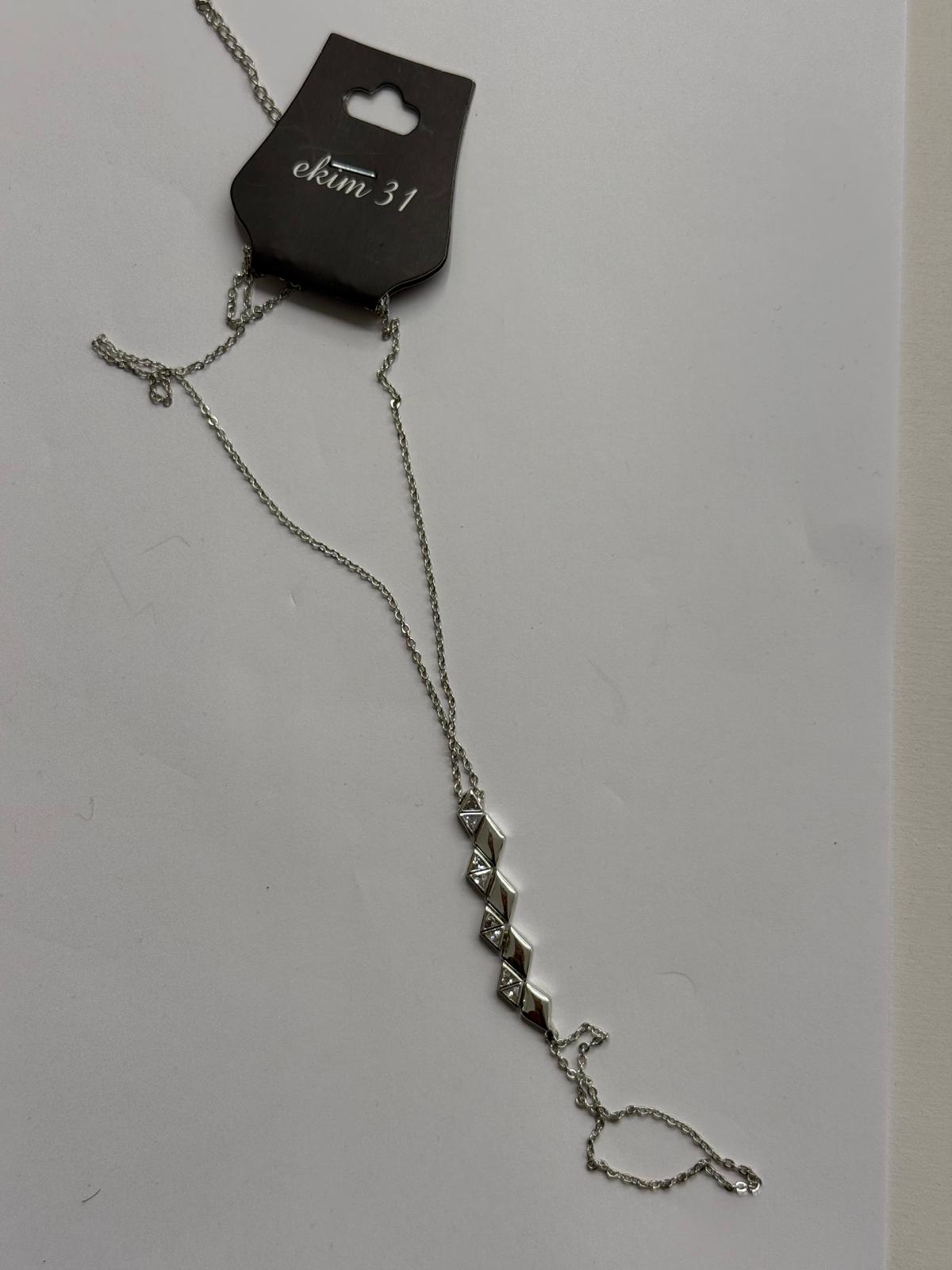 Üçgen Figür Detaylı Şahmeran