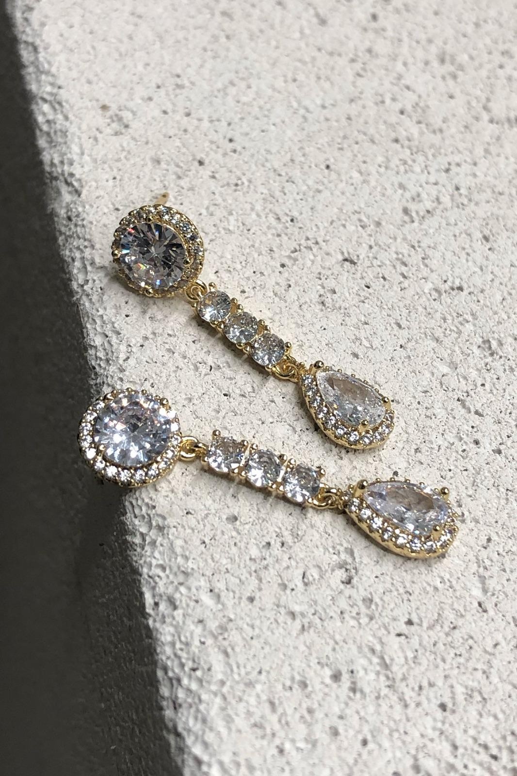 Damla Sallantılı Model Zirkon Taş Gold Küpe