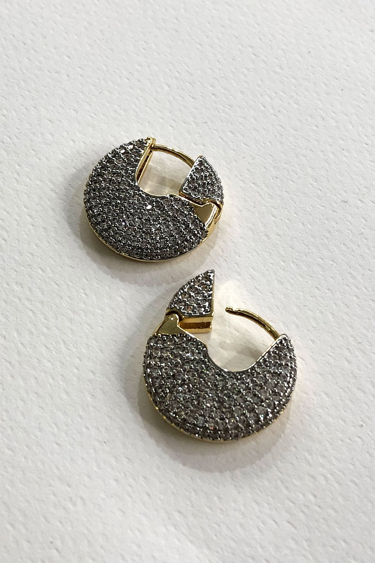 Taşlı Gold Detaylı Kaplama Küpe