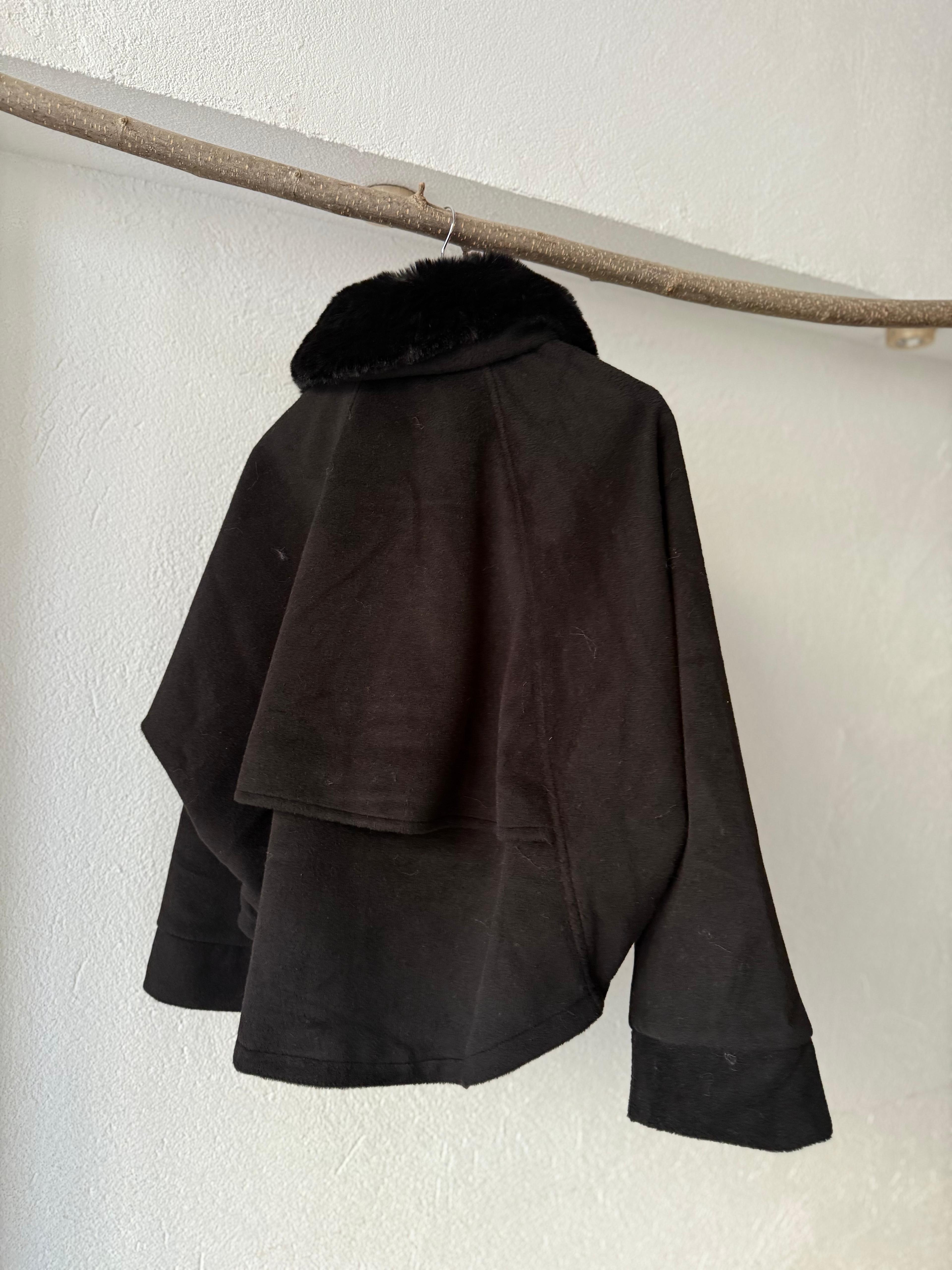 Kaşe Kürklü Pelerin Mont