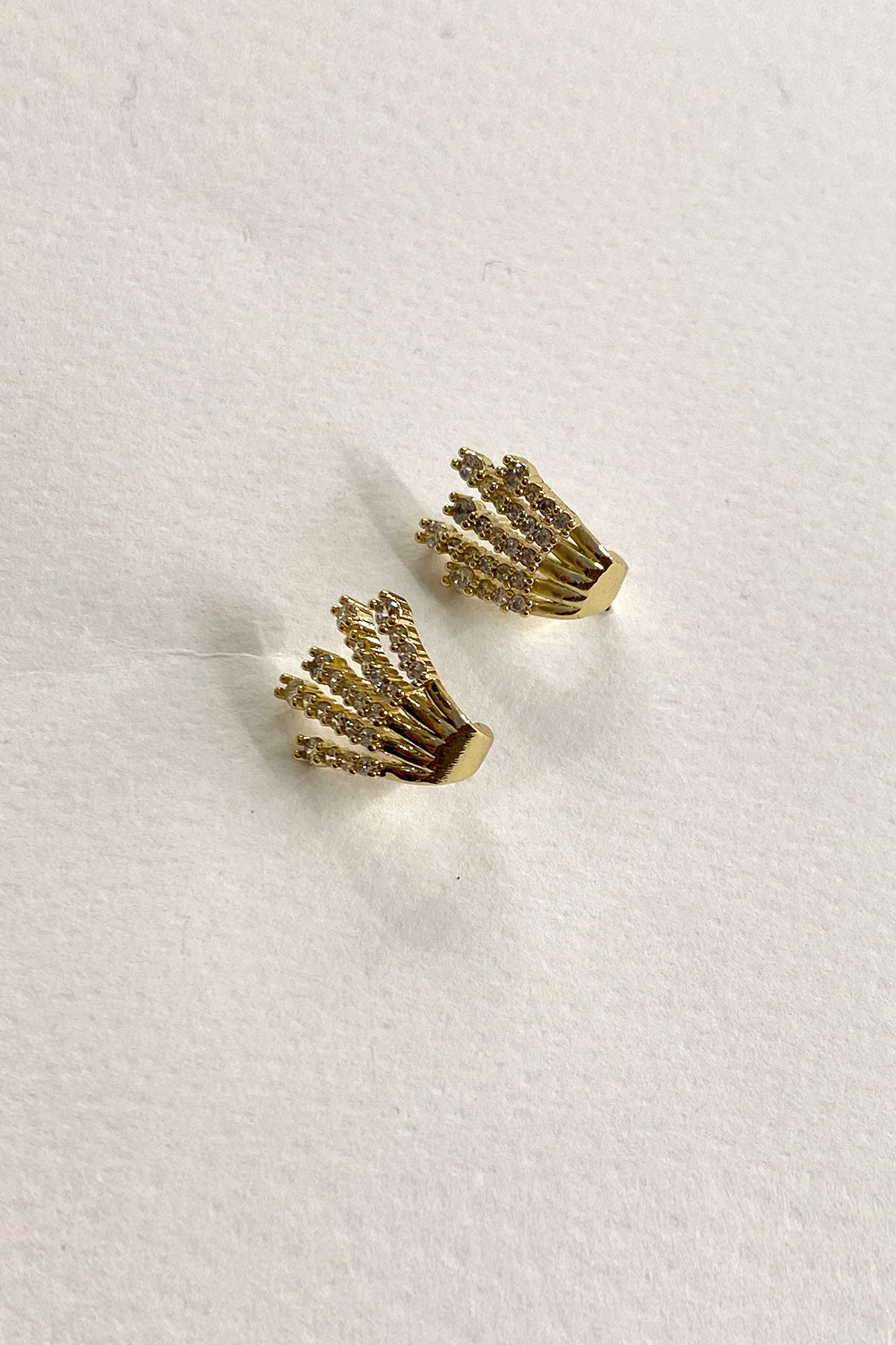 Sıralı Model Zirkon Taş Detaylı Gold Küpe