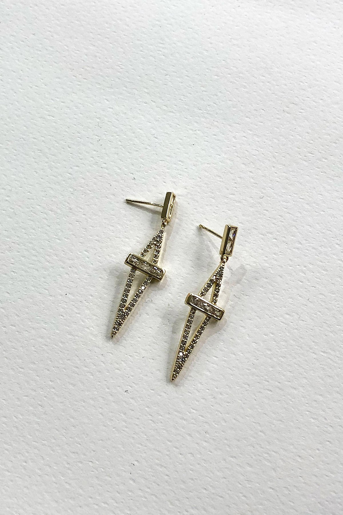 Taşlı Üçgen Model Gold Küpe
