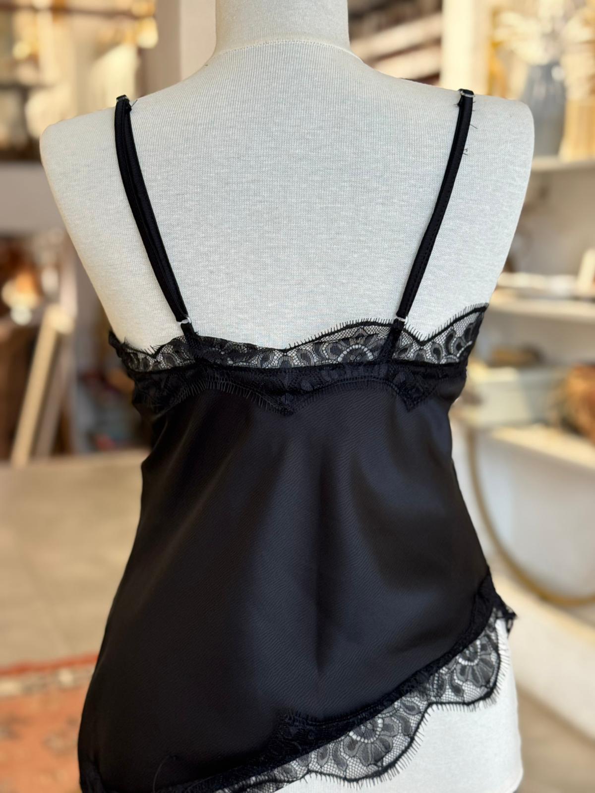 Dantelli Siyah Askılı Bluz