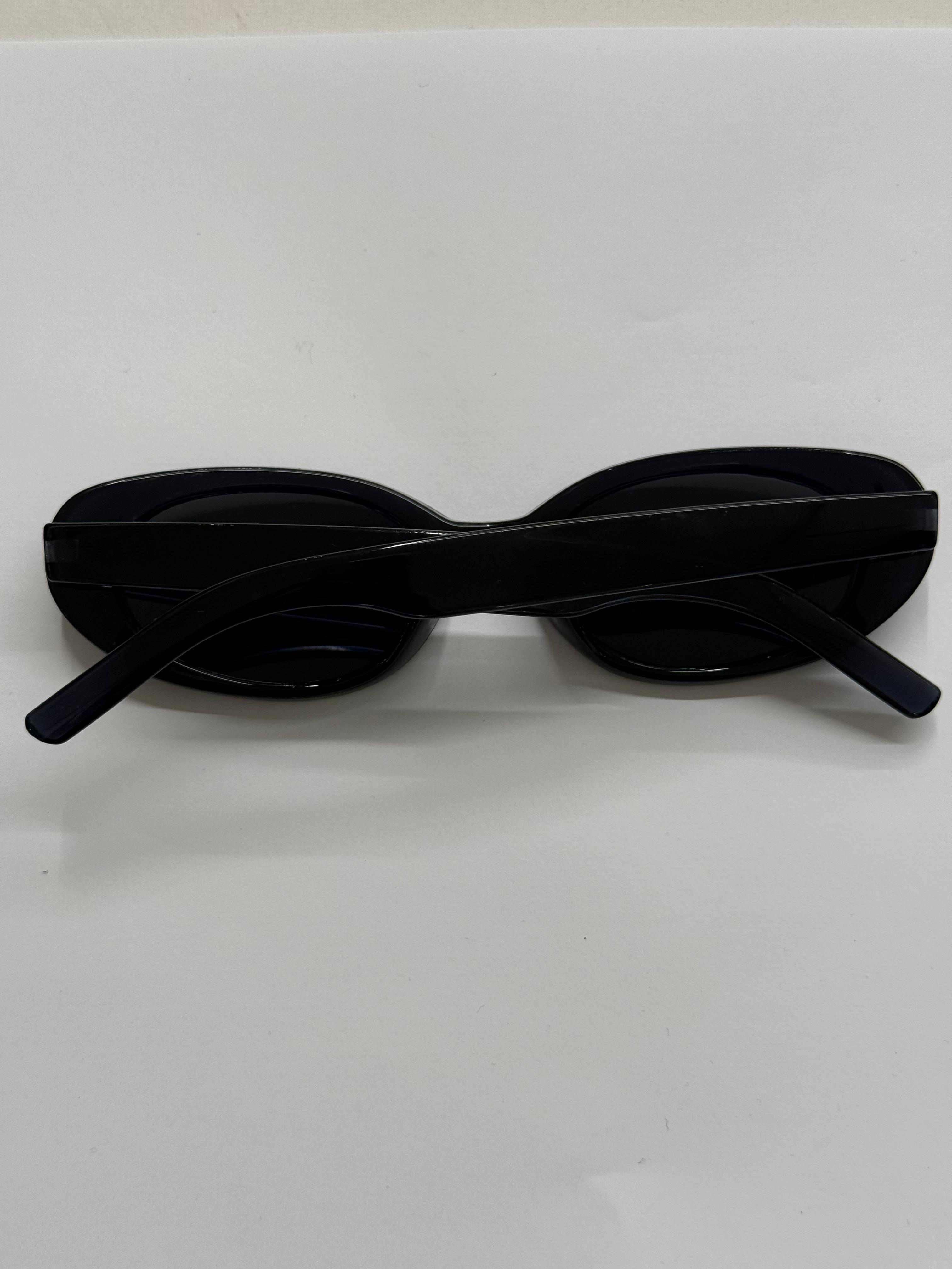 Siyah Çerçeveli Elips Gözlük