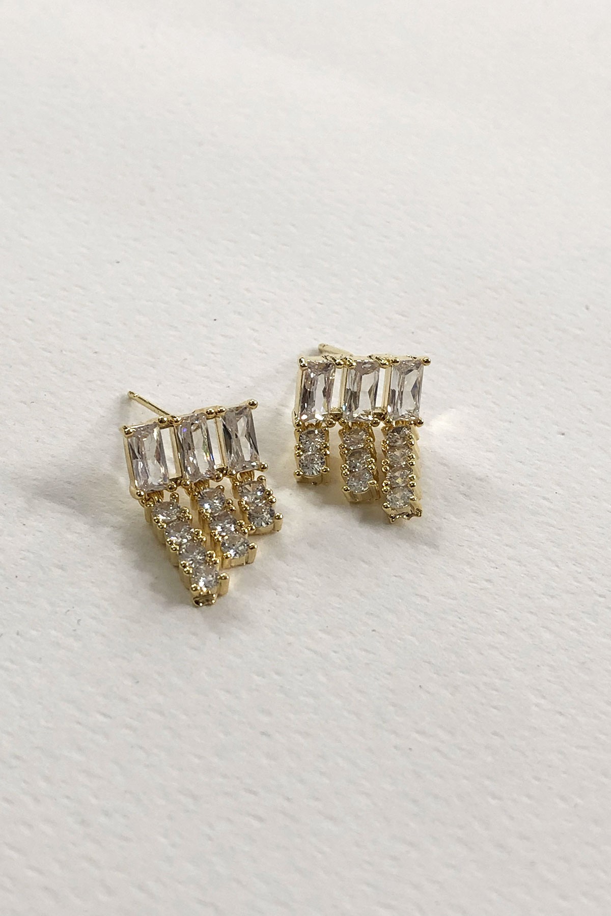 Taşlı Gold Detaylı Zirkon Taş Küpe