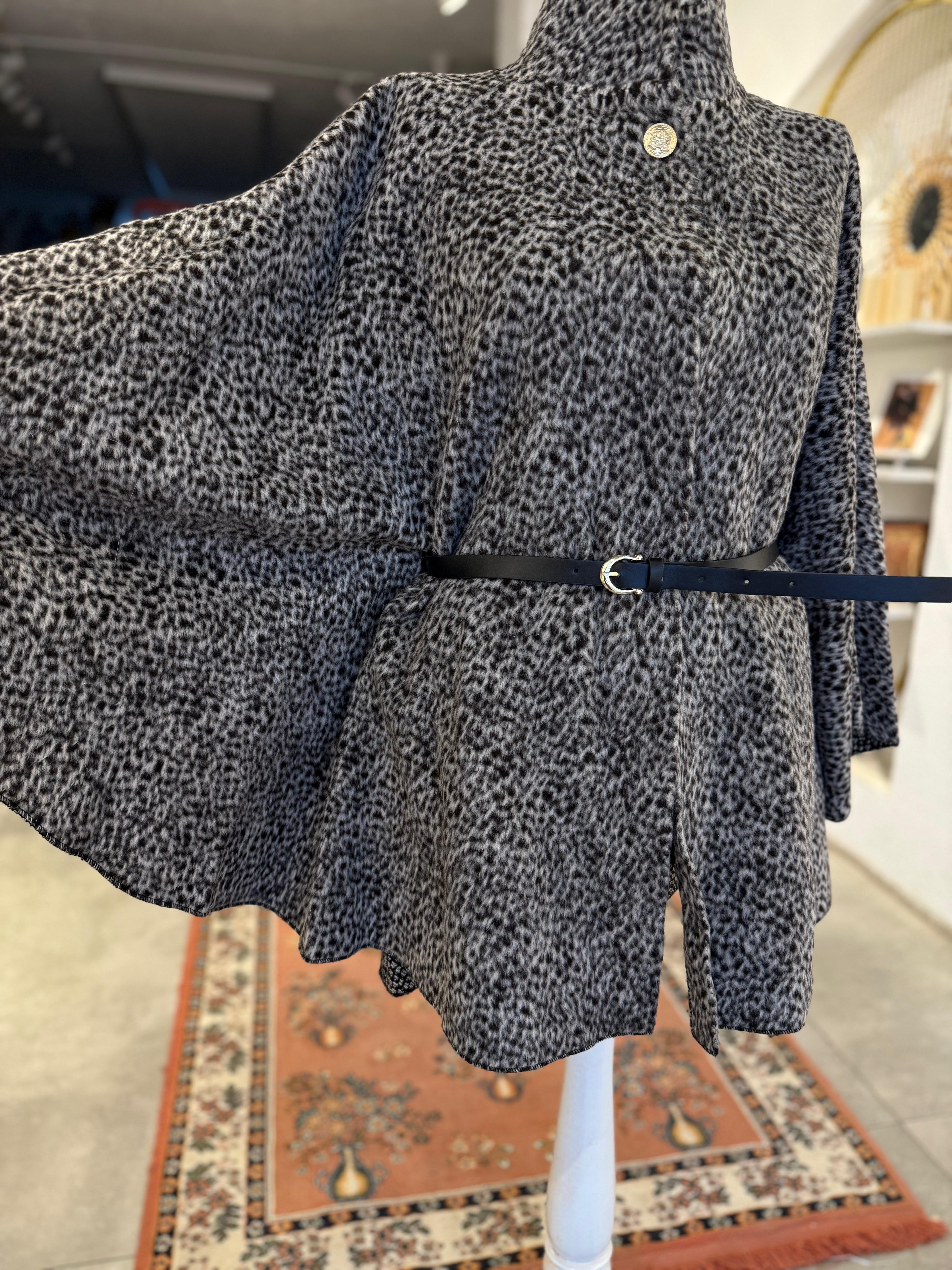 Siyah Desenli Pelerin