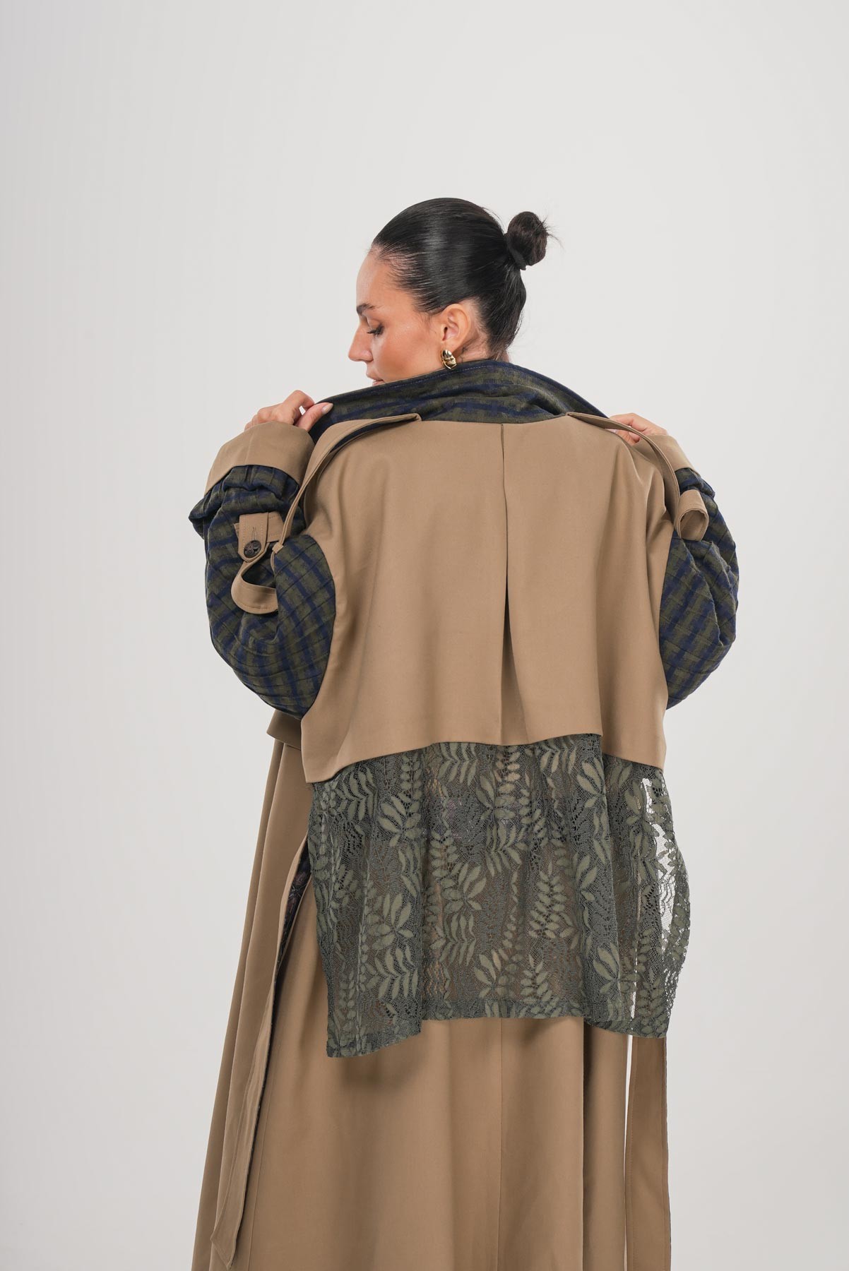 Doğanın Zarafeti | Kumaş Detaylı Camel Trenç
