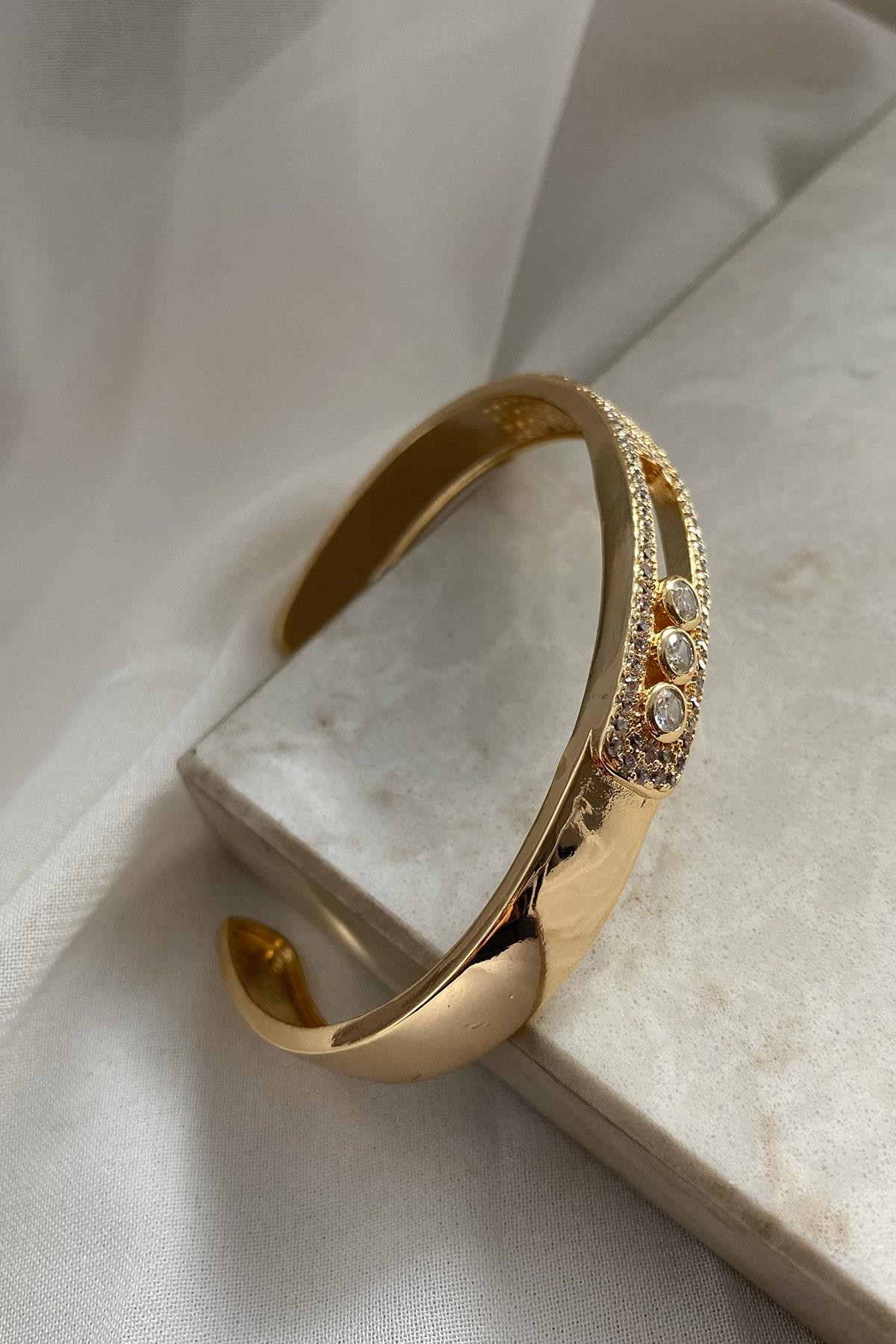 İnce Taşlı Model Gold Detaylı Kelepçe Bileklik