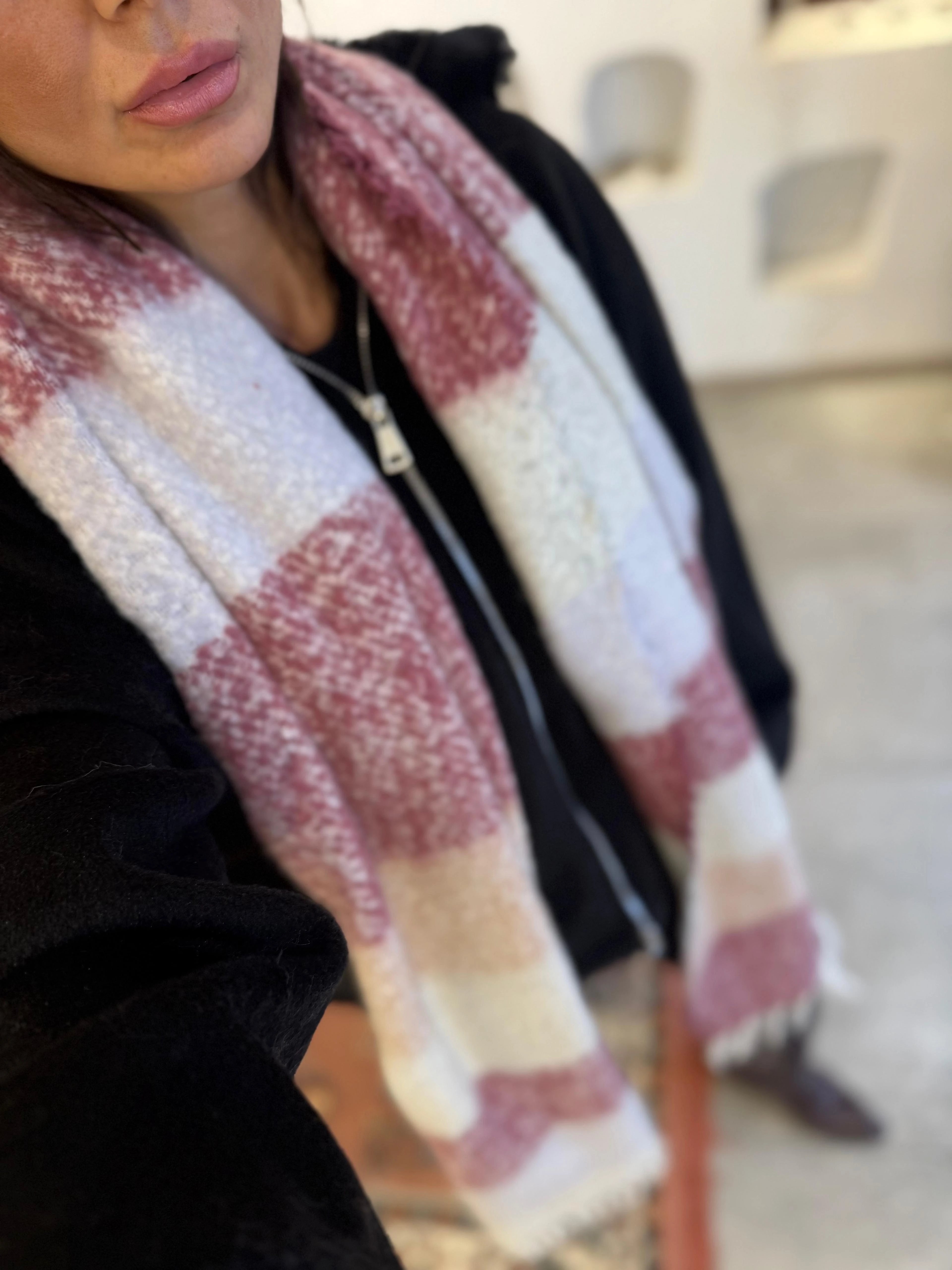 Pudra Beyaz Renk Ağırlıklı Kalın Atkı