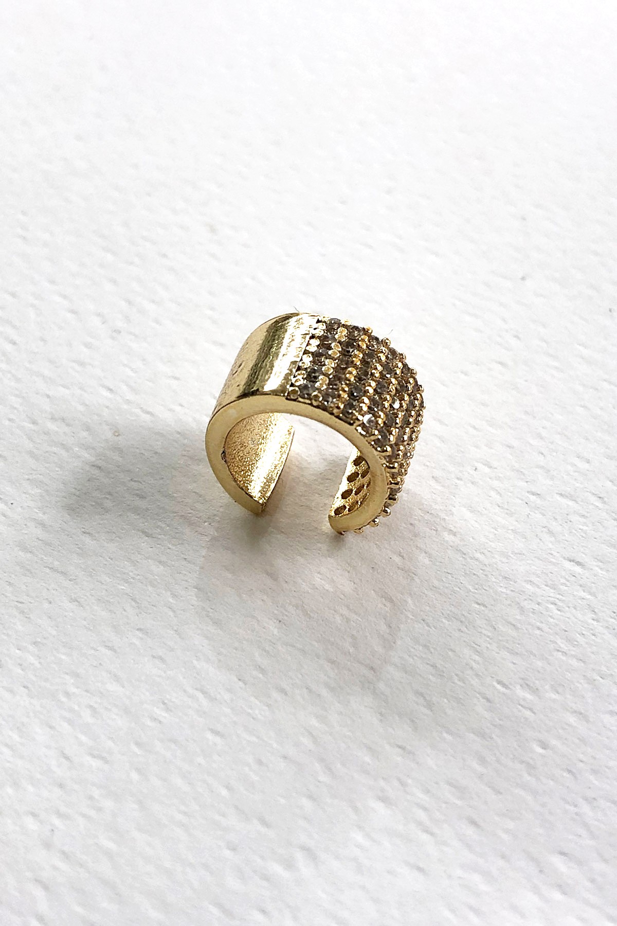 Taşlı Gold Detaylı Kıkırdak Küpe