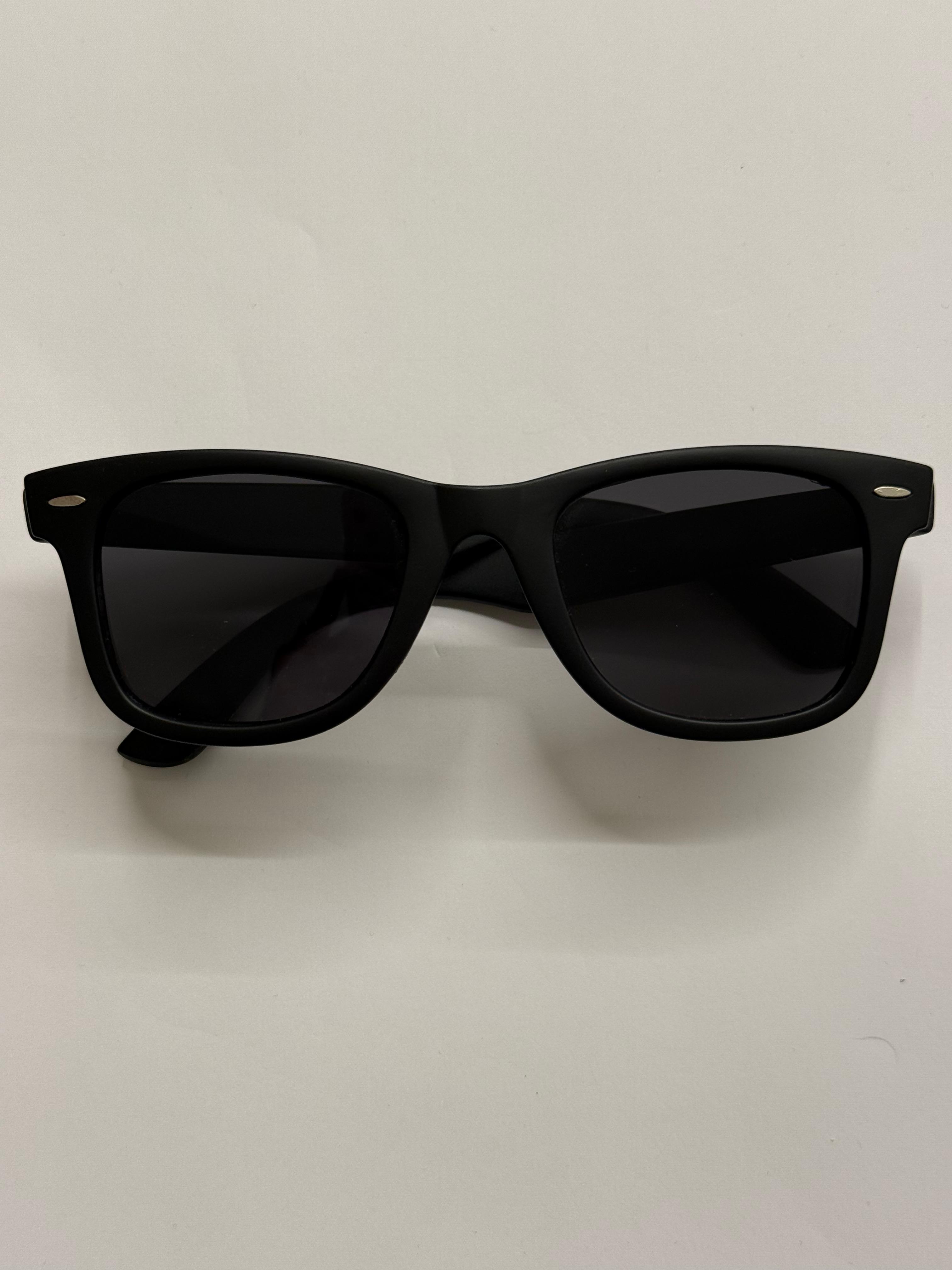 Mat Siyah Çerçeveli Gözlük