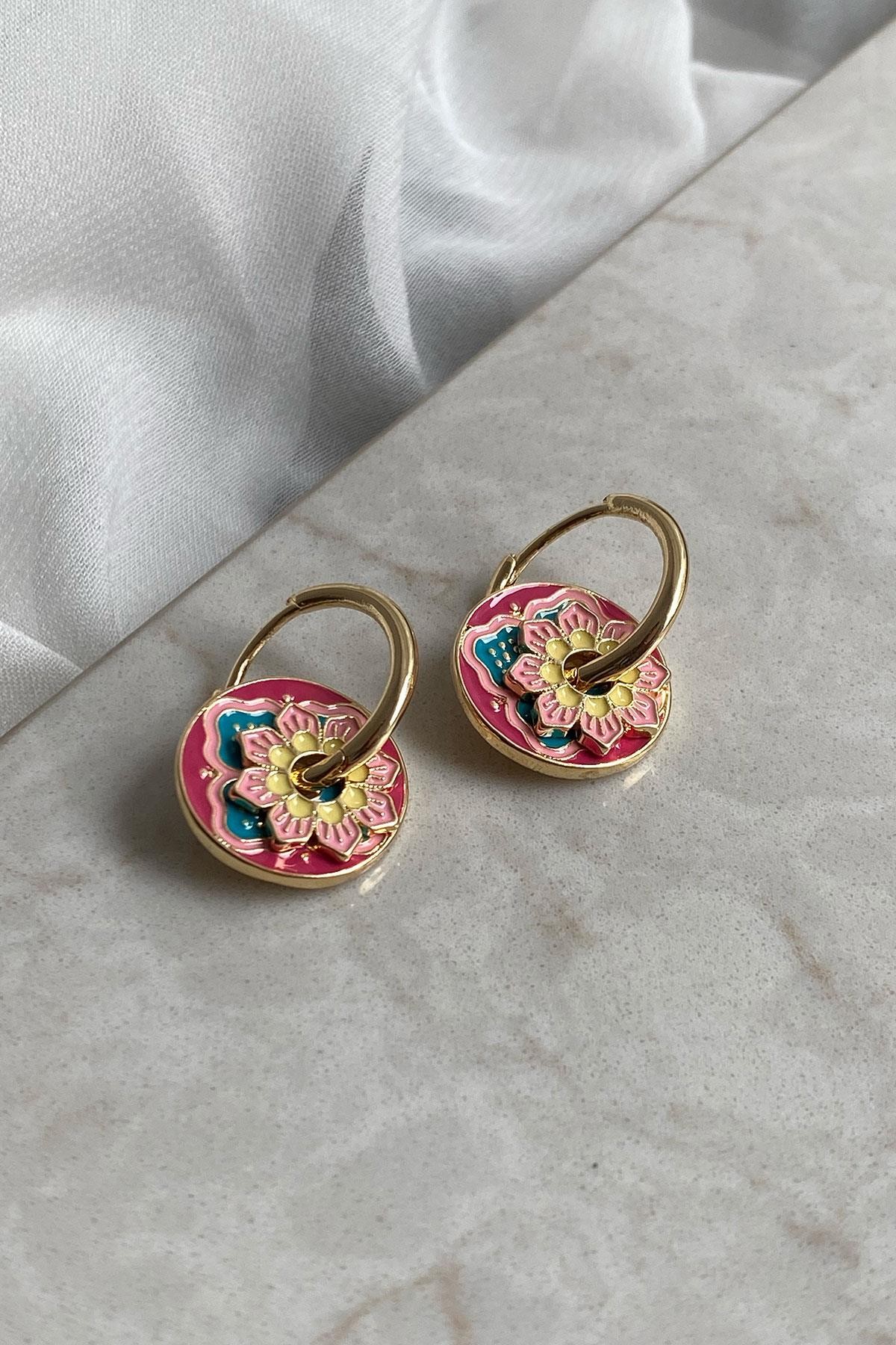 Pembe Yuvarlak Model Gold Detaylı Çelik Halka Küpe