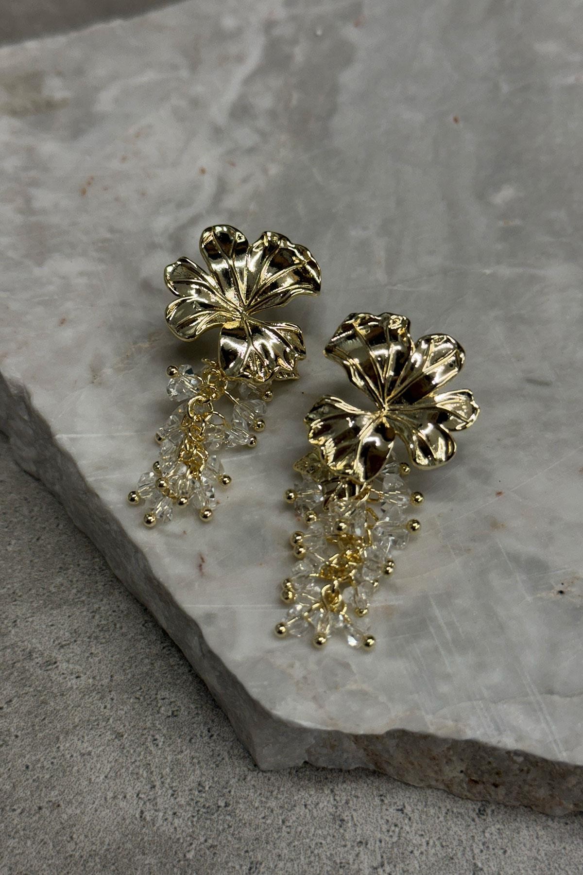 Çiçek Taş Model Gold Detaylı Sallantılı Küpe