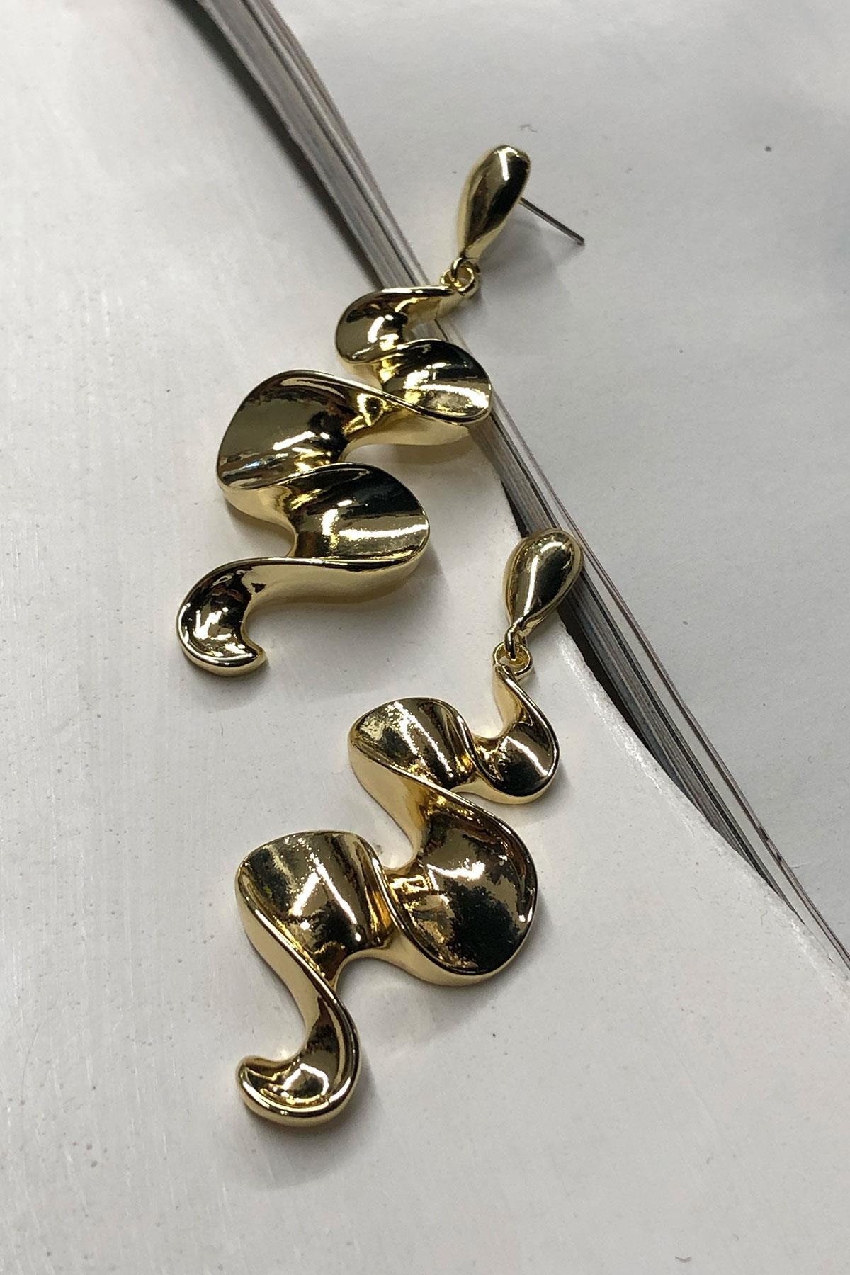 Dalgalı Soyut Model Gold Detaylı Bijuteri Küpe