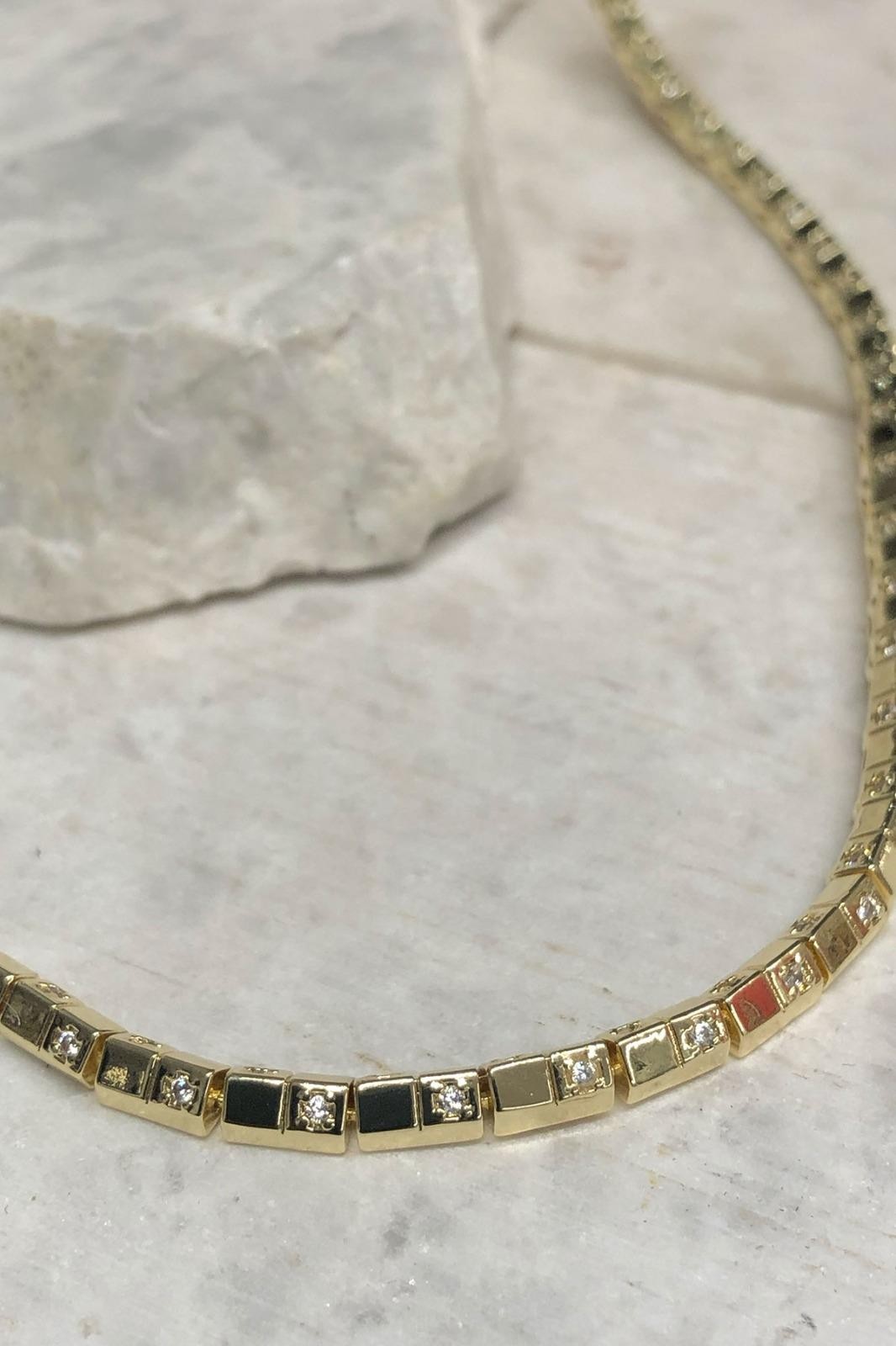 Kare Model Zirkon Taş Detay Gold Kaplama Kolye