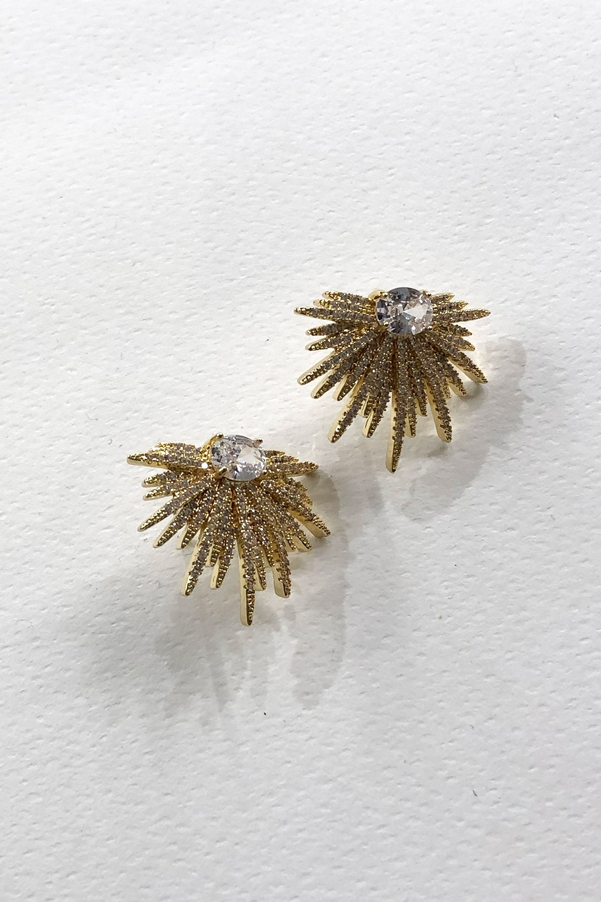 Taşlı Güneş Model Gold Küpe