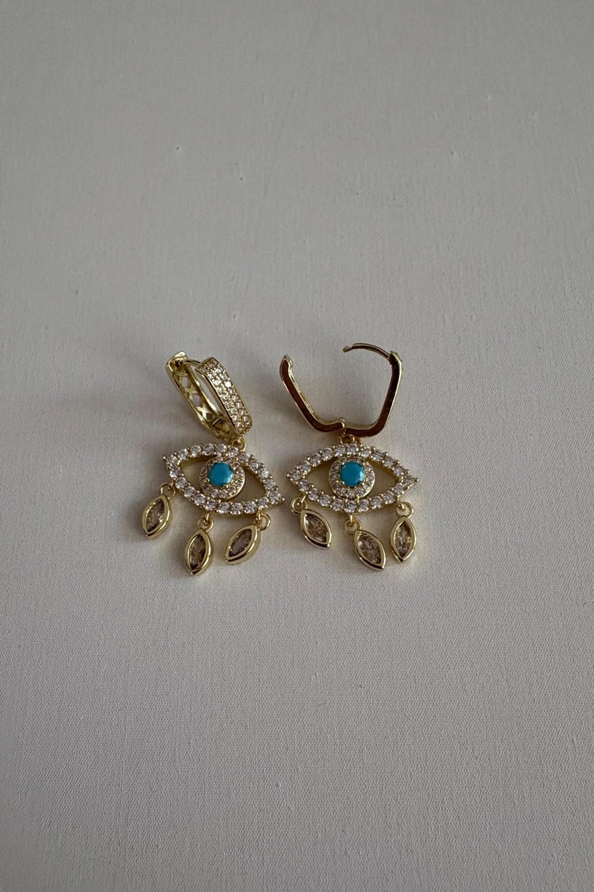 Mavi Taşlı Sallantılı Gold Küpe