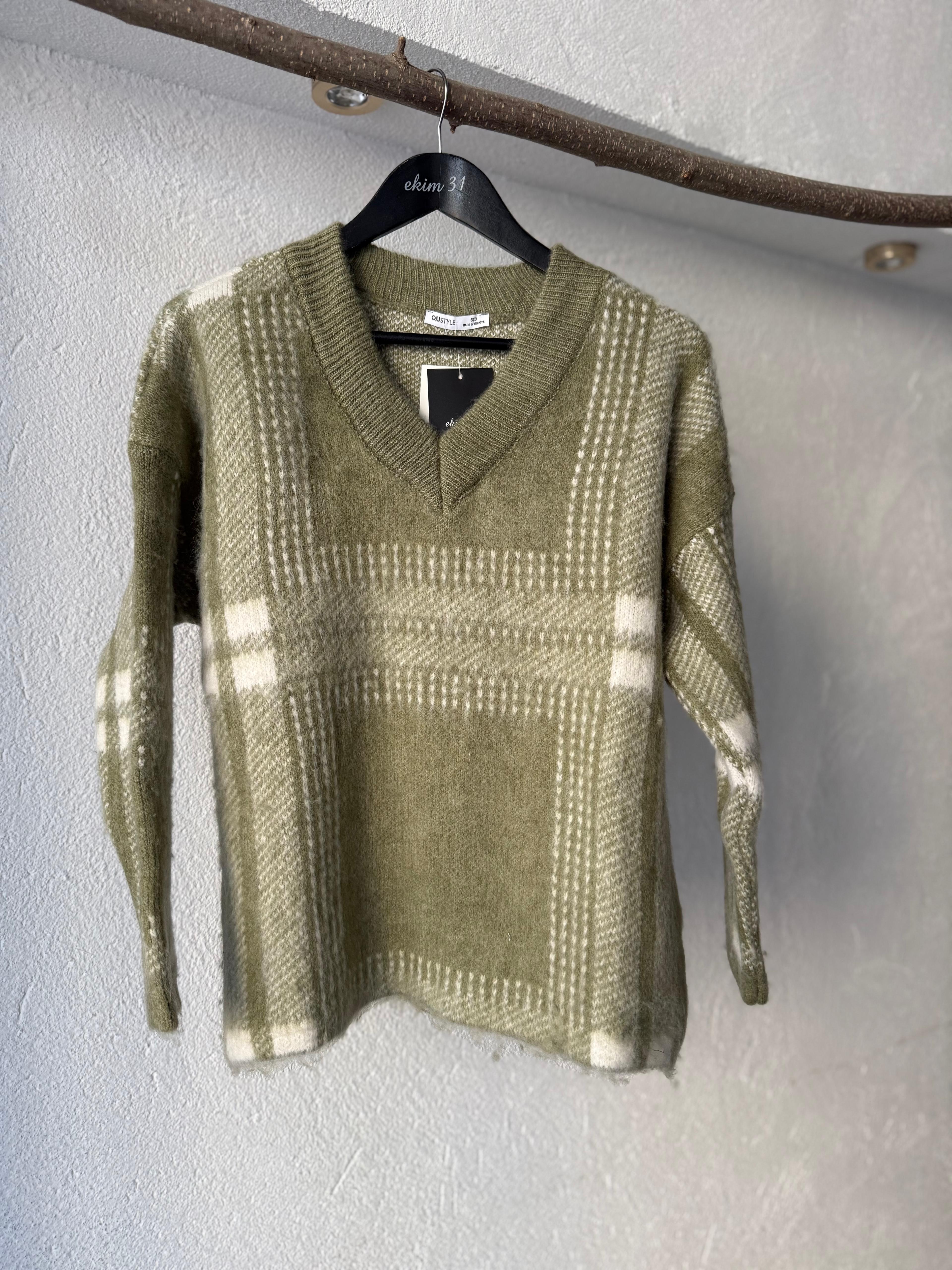 V Yakalı Kareli Yeşil Kazak