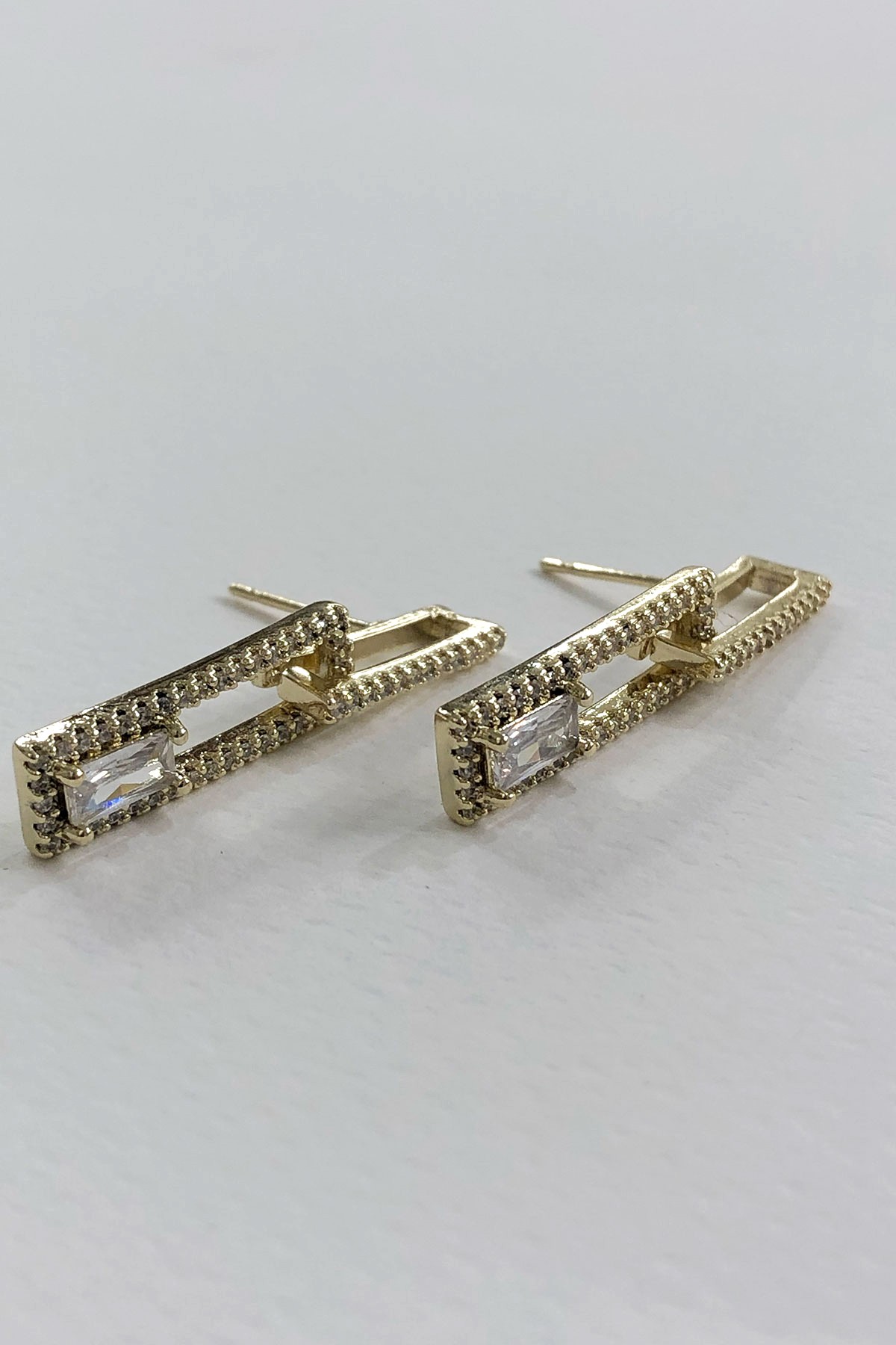 Dikdörtgen Model Minimal Zirkon Taşlı Küpe