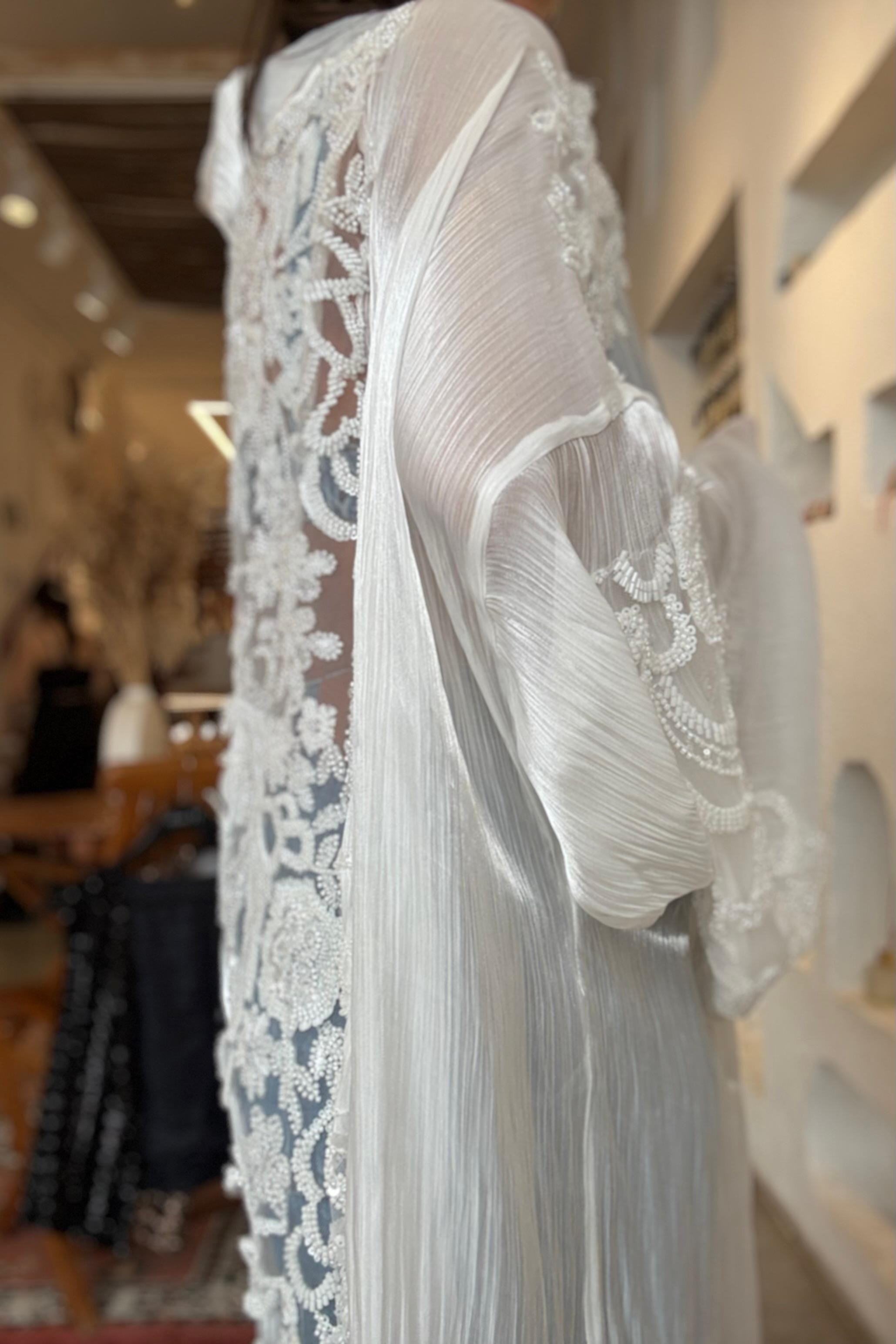 Tül Detaylı İşlemeli Beyaz Kimono