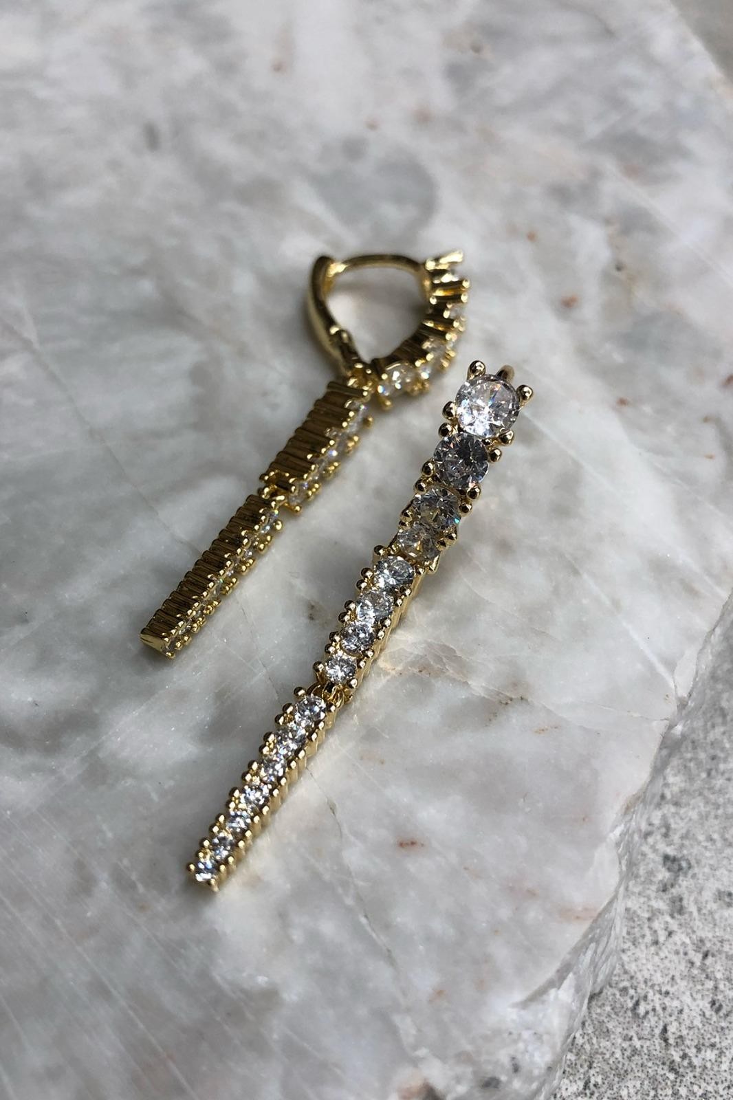 Sıra Zirkon Taş Model Gold Küpe