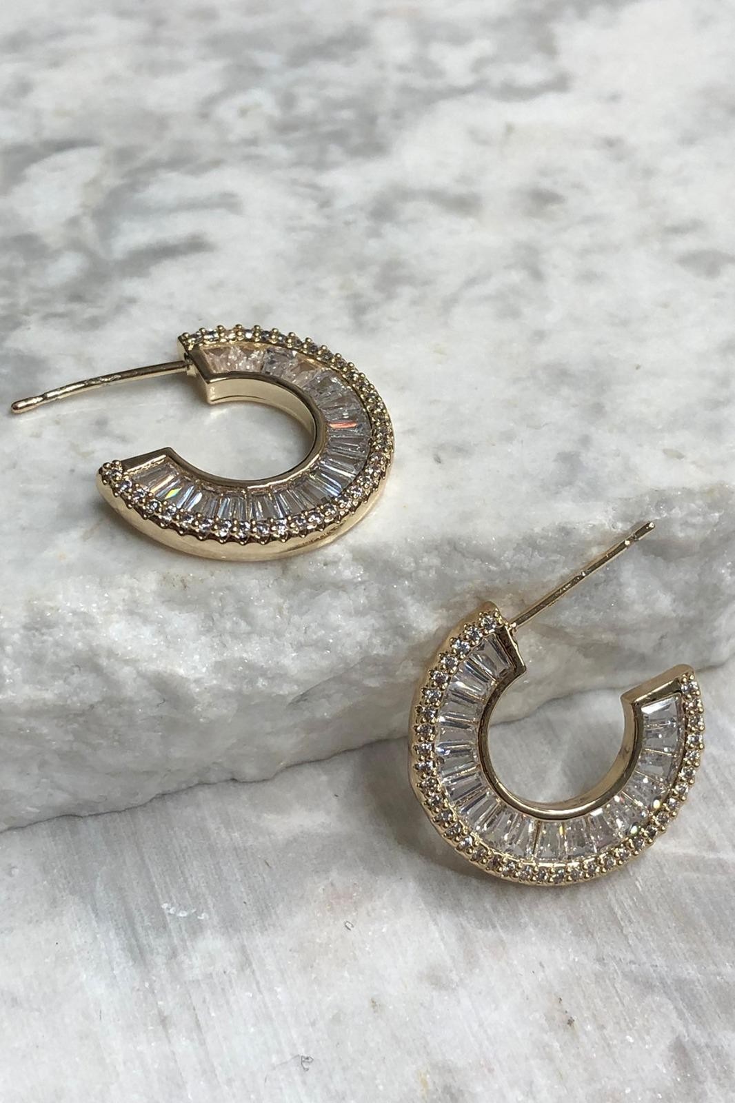 Yassı Halka Model Zirkon Taş Detay Gold Küpe