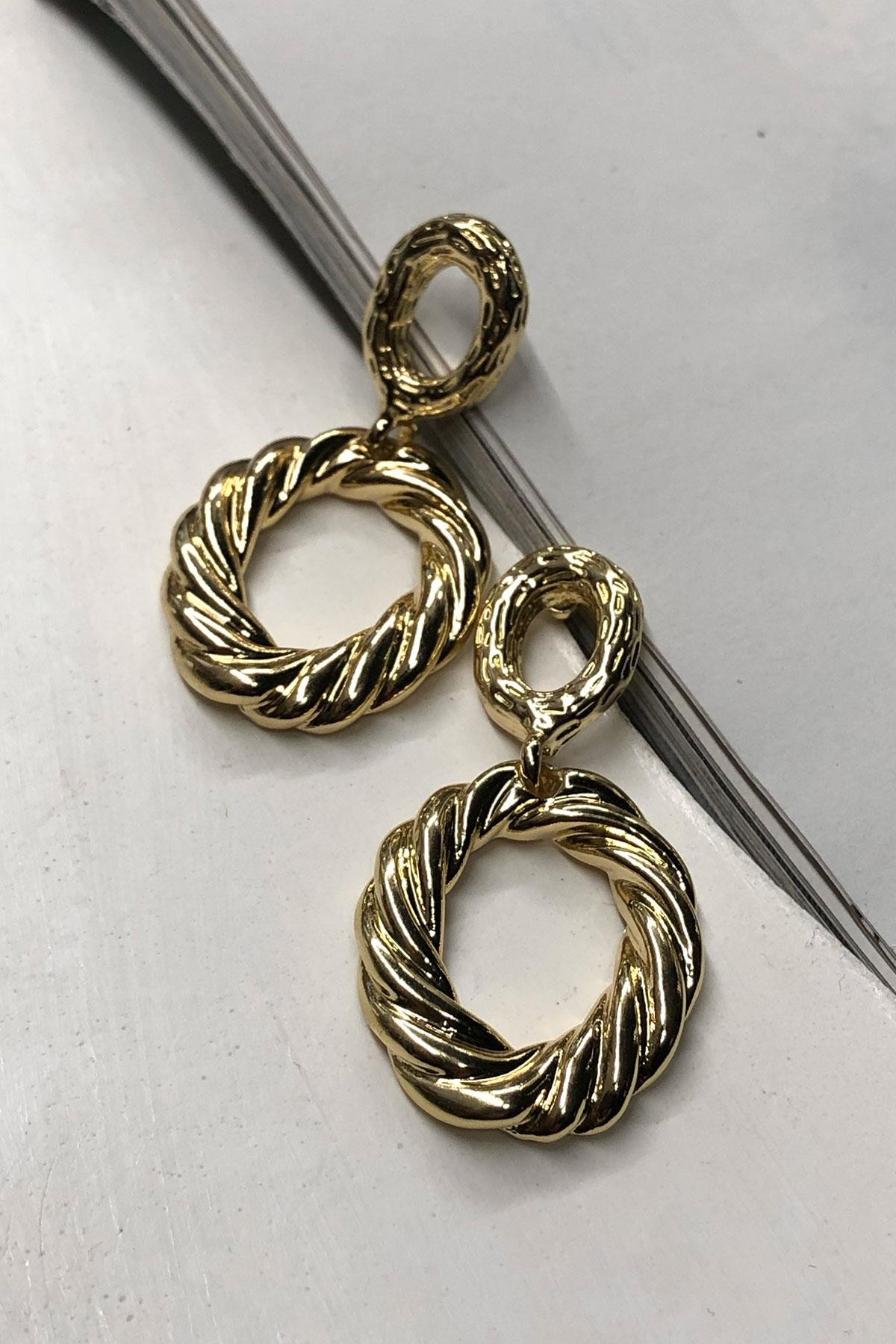 Burgulu Daire Model Gold Detaylı Küpe