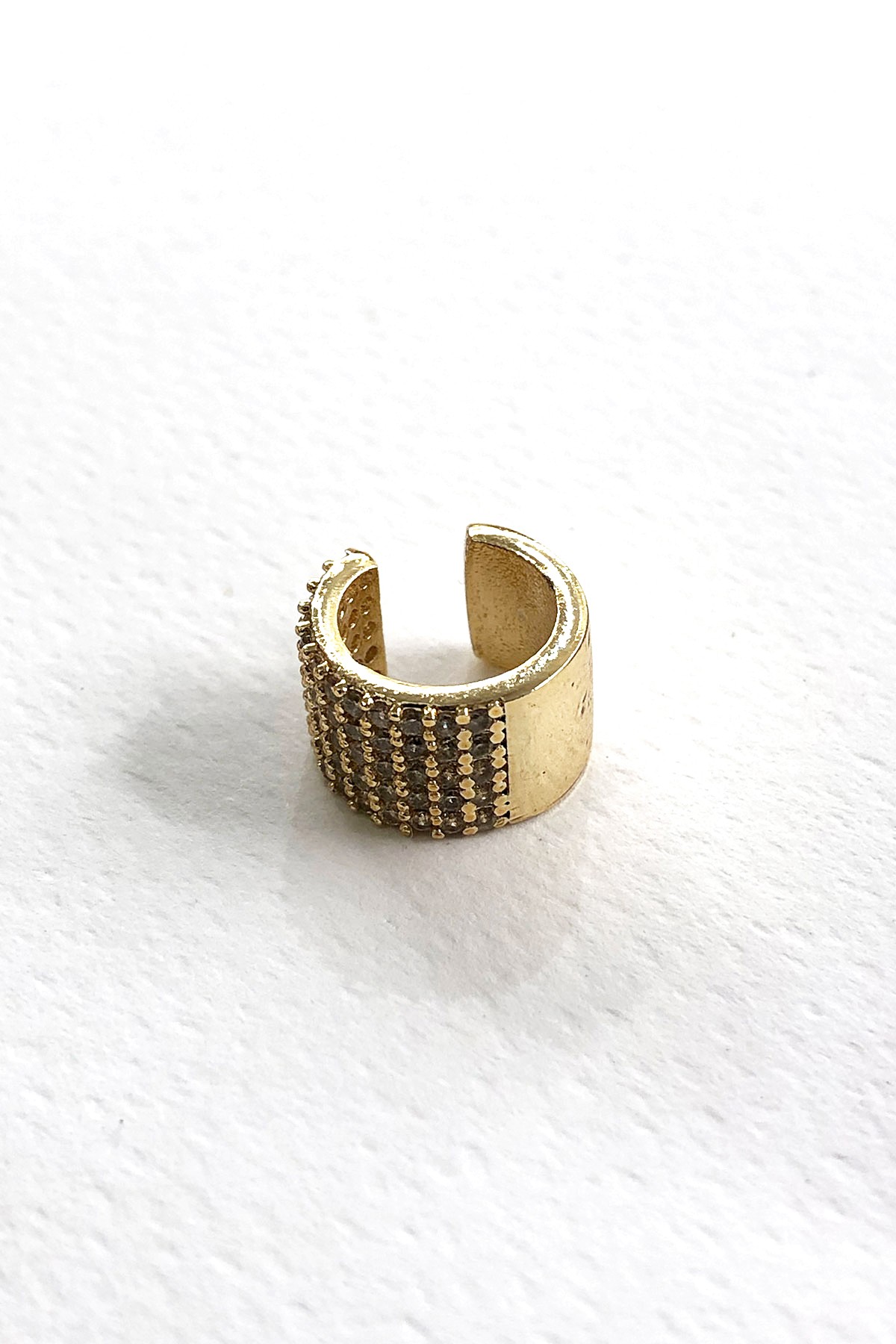 Taşlı Gold Detaylı Kıkırdak Küpe