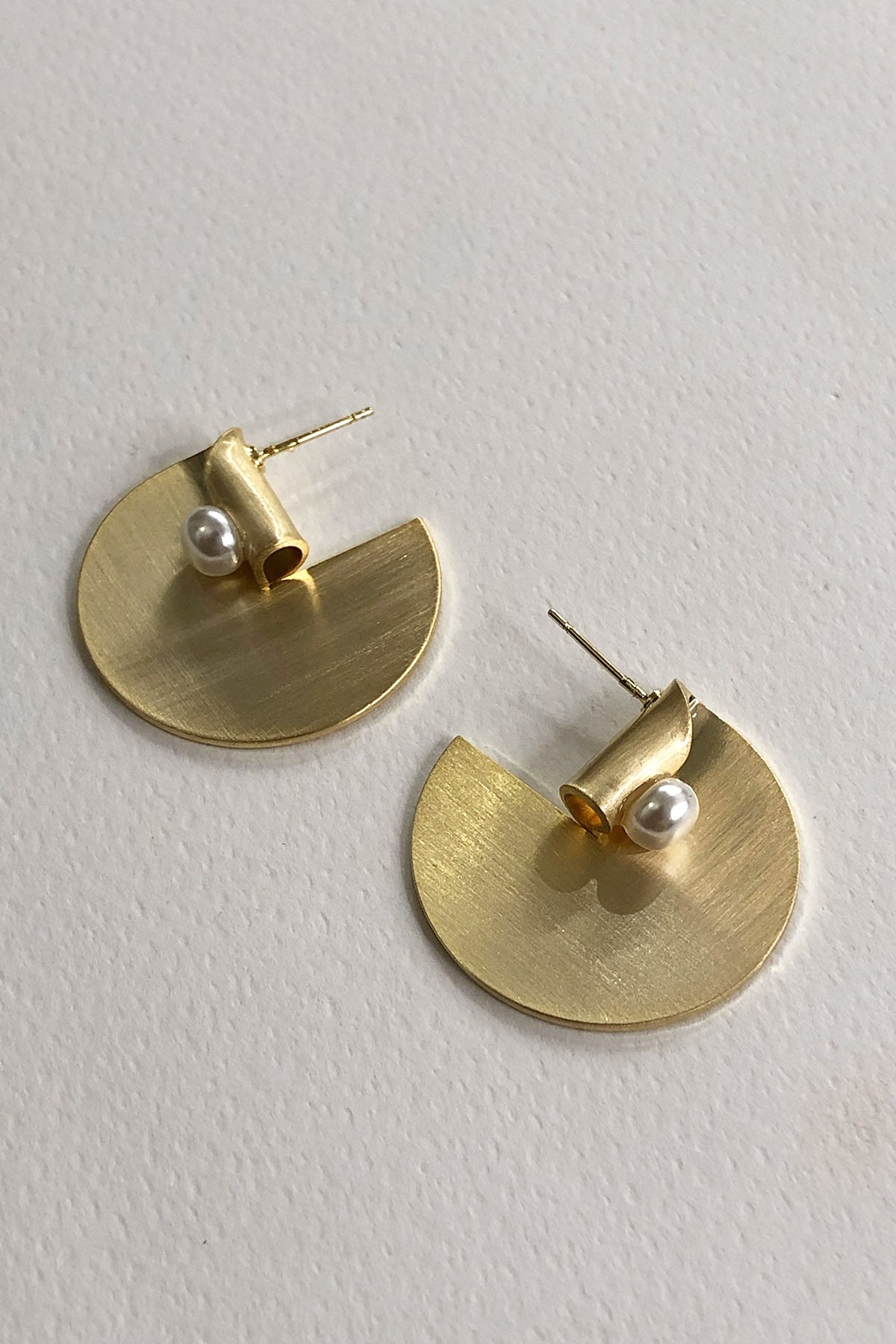 Yuvarlak İnci Gold Detaylı Küpe