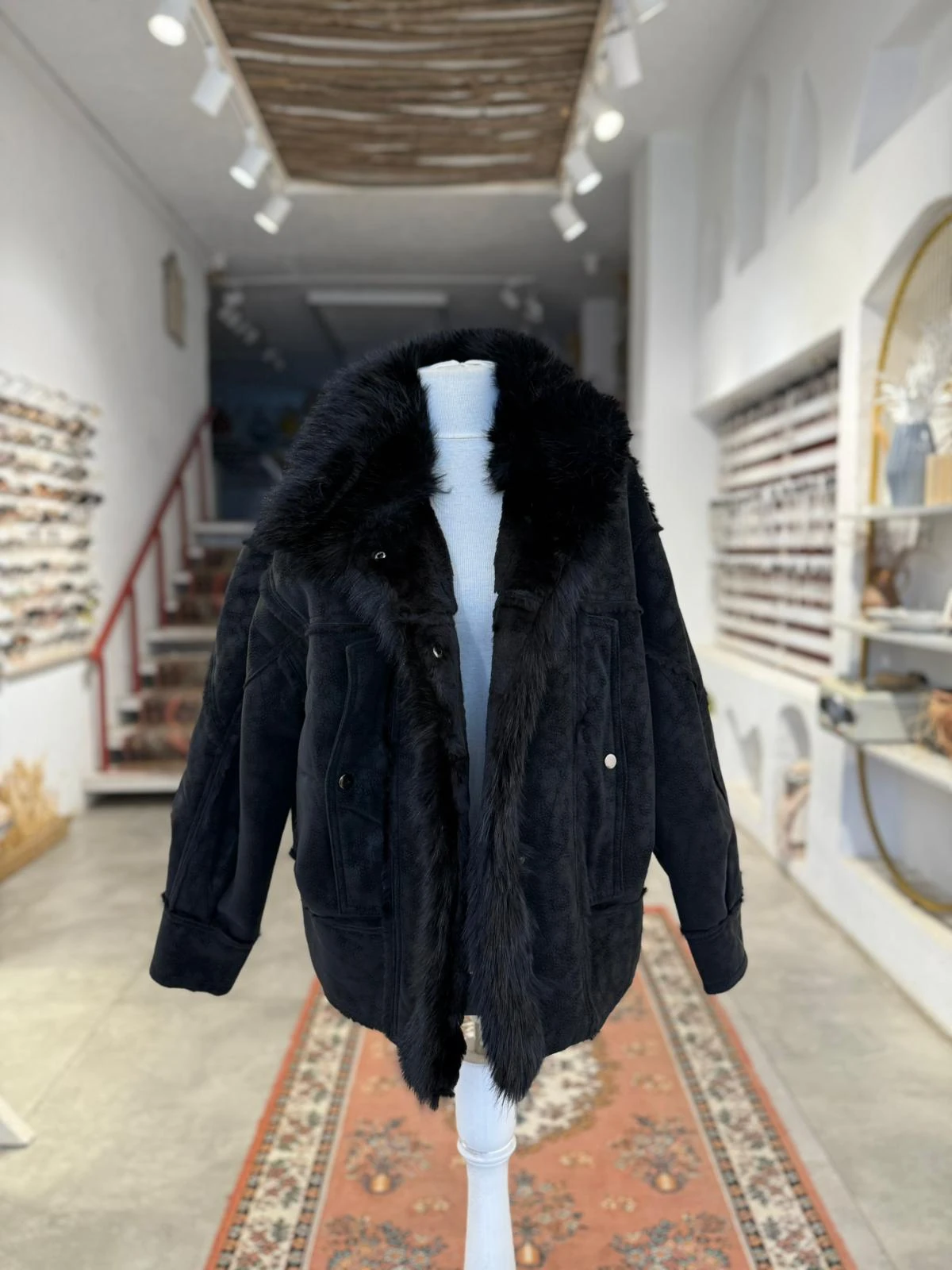 Kürklü Kısa Siyah Mont