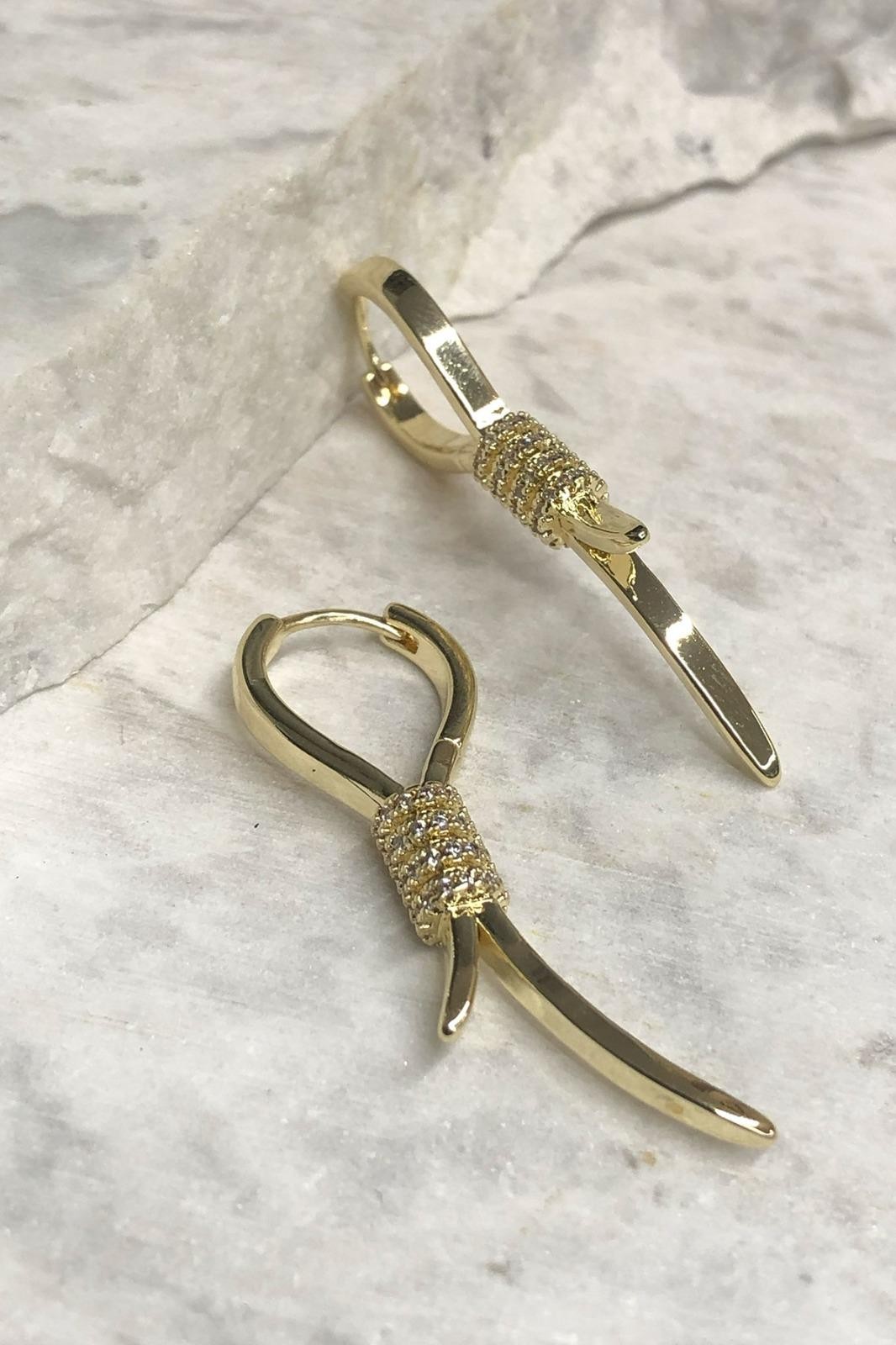 Uzun Kısa Model Zirkon Taş Detay Gold Küpe