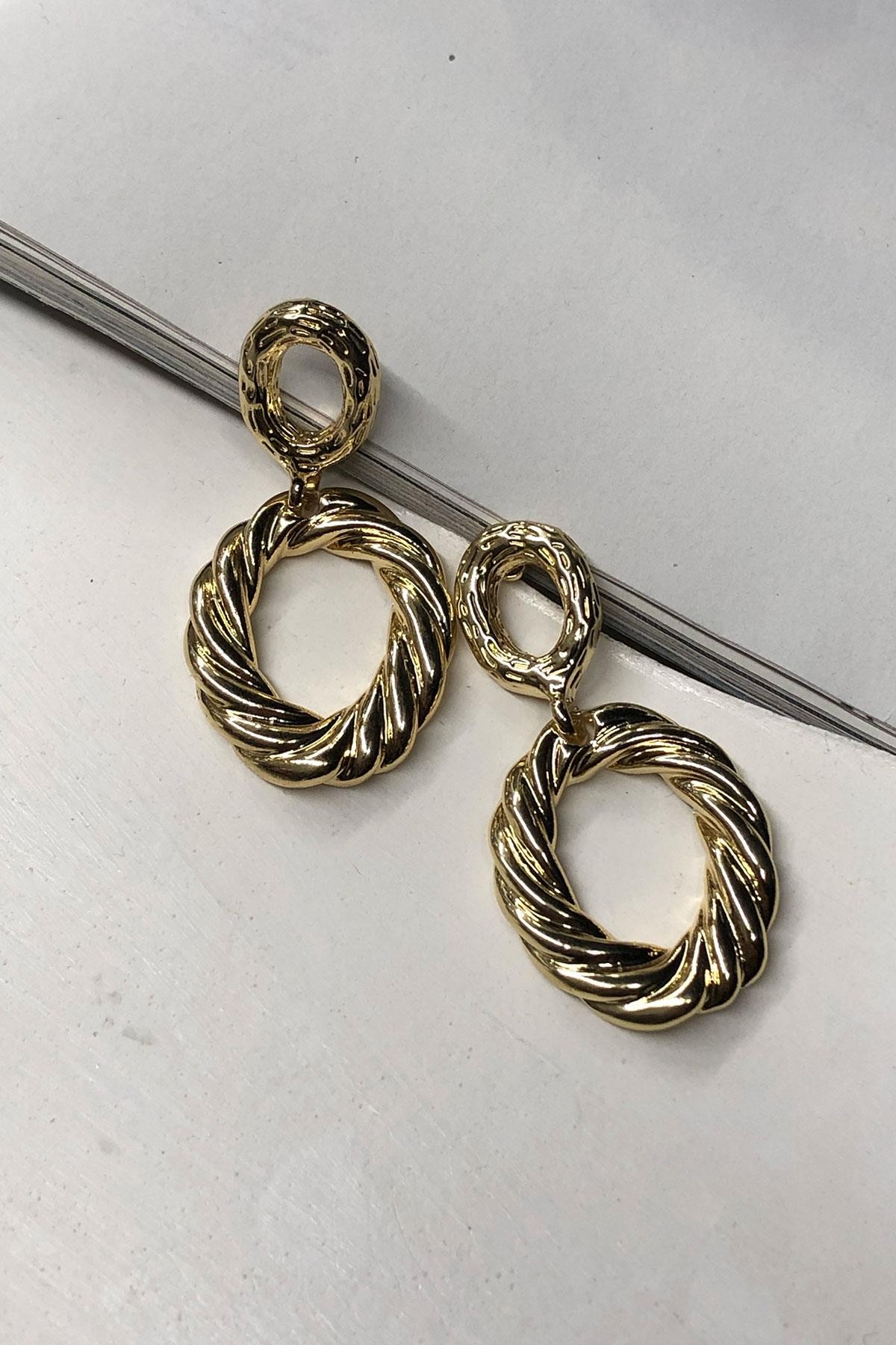 Burgulu Daire Model Gold Detaylı Küpe