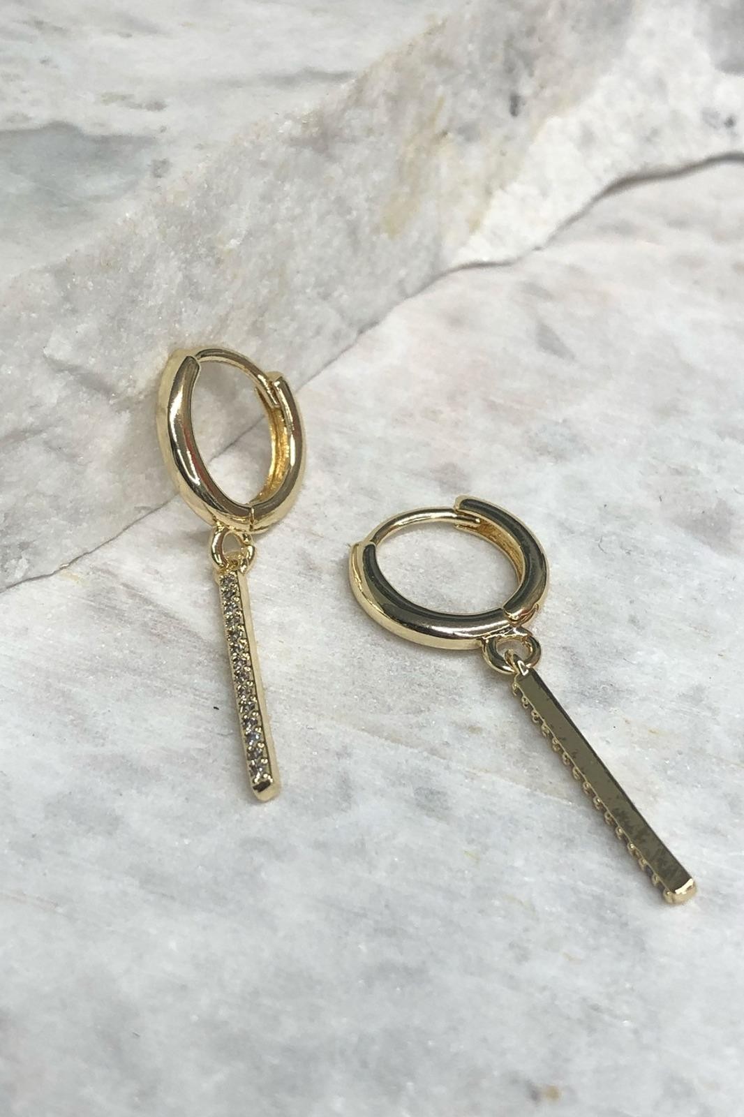 Çubuk Model Zirkon Taş Gold Küpe